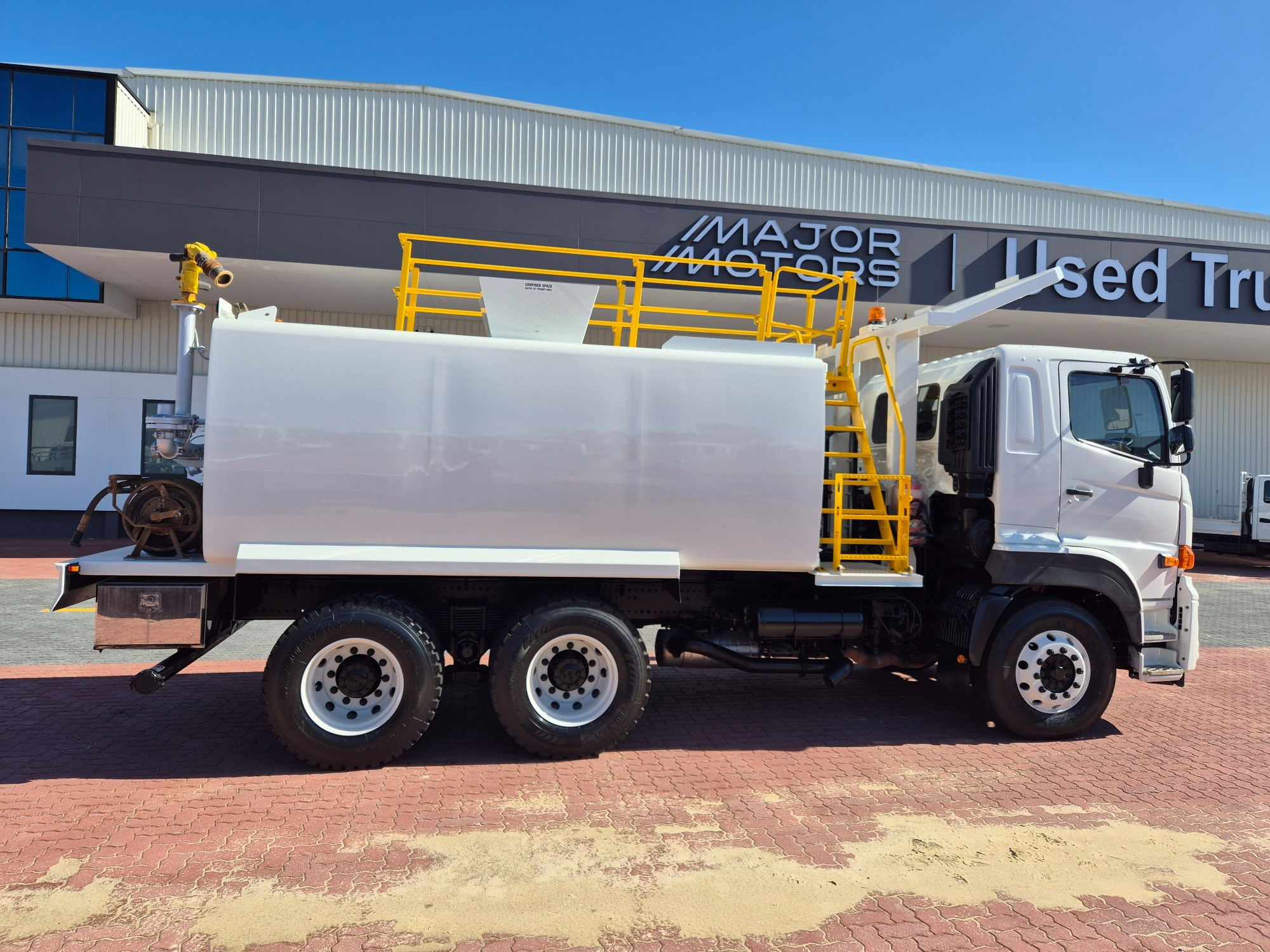 2020 HINO 500 FM8J FM2628 MEDIUM 6 SP AUTO WATER TRUCK