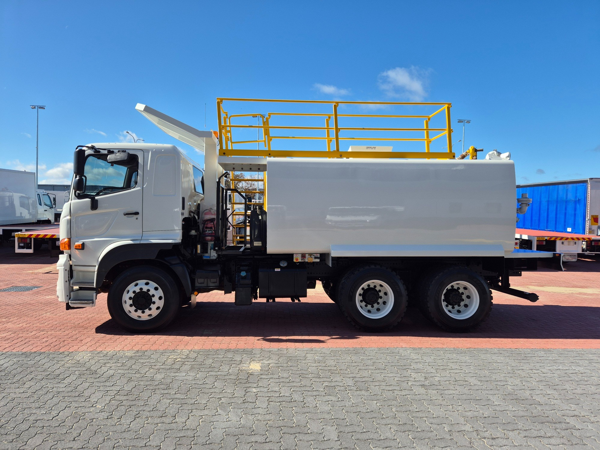 2020 HINO 500 FM8J FM2628 MEDIUM 6 SP AUTO WATER TRUCK