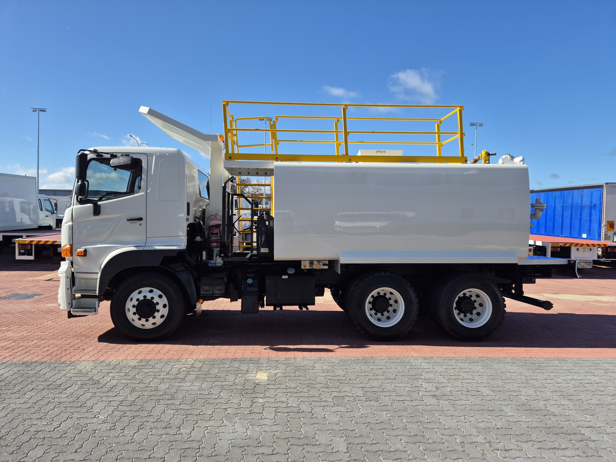 2020 HINO 500 FM8J FM2628 MEDIUM 6 SP AUTO WATER TRUCK