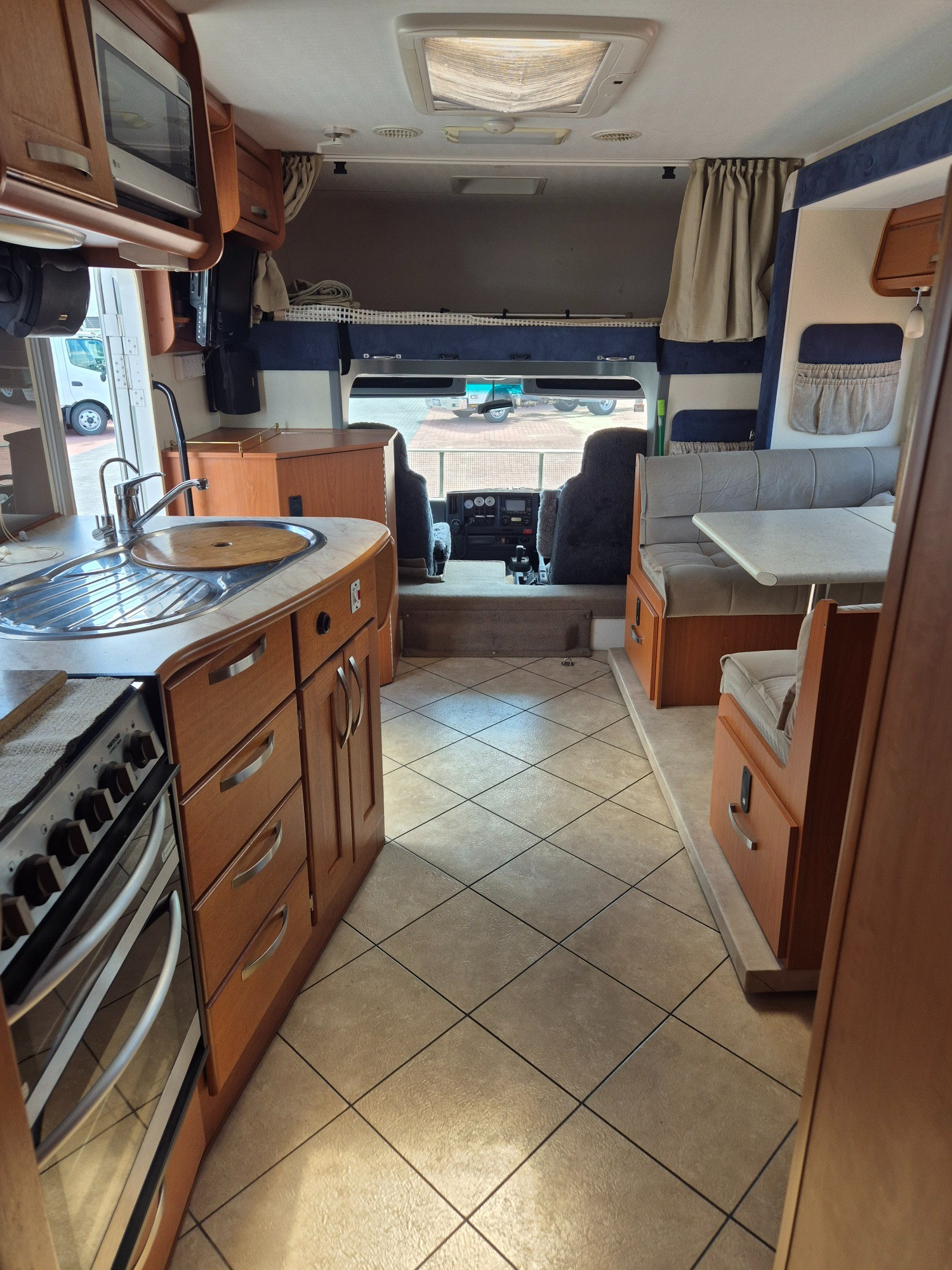 2011 ISUZU NQR NH 450 LONG 6 SP AUTOMATED MANUAL MOTORHOME