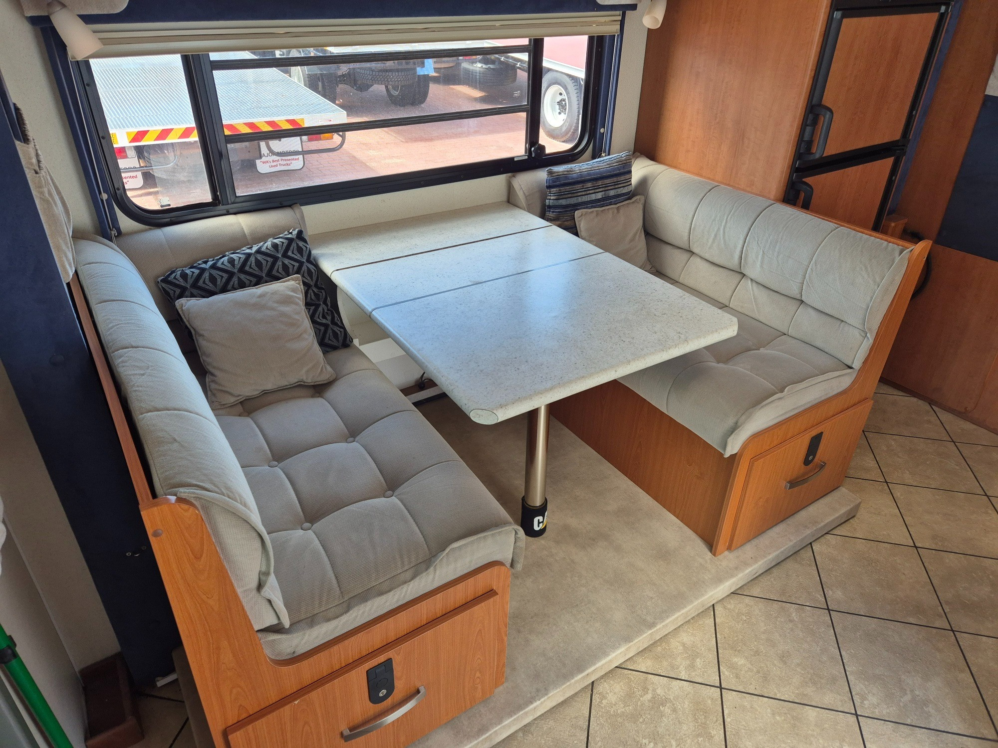 2011 ISUZU NQR NH 450 LONG 6 SP AUTOMATED MANUAL MOTORHOME