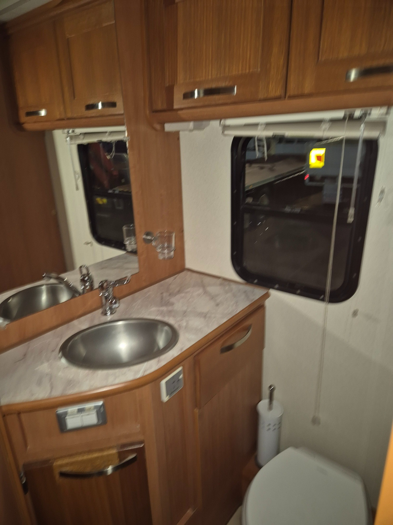 2011 ISUZU NQR NH 450 LONG 6 SP AUTOMATED MANUAL MOTORHOME
