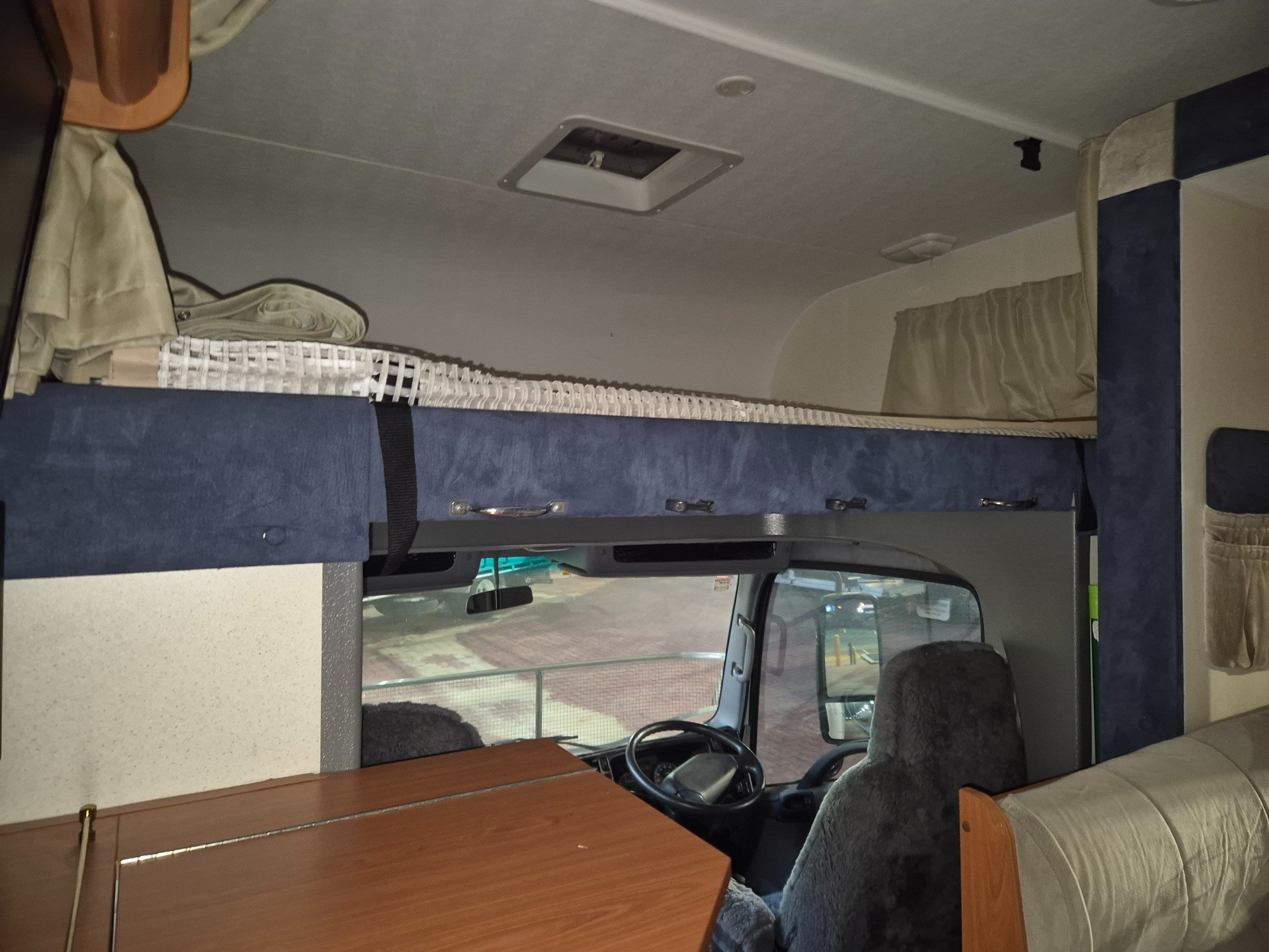 2011 ISUZU NQR NH 450 LONG 6 SP AUTOMATED MANUAL MOTORHOME