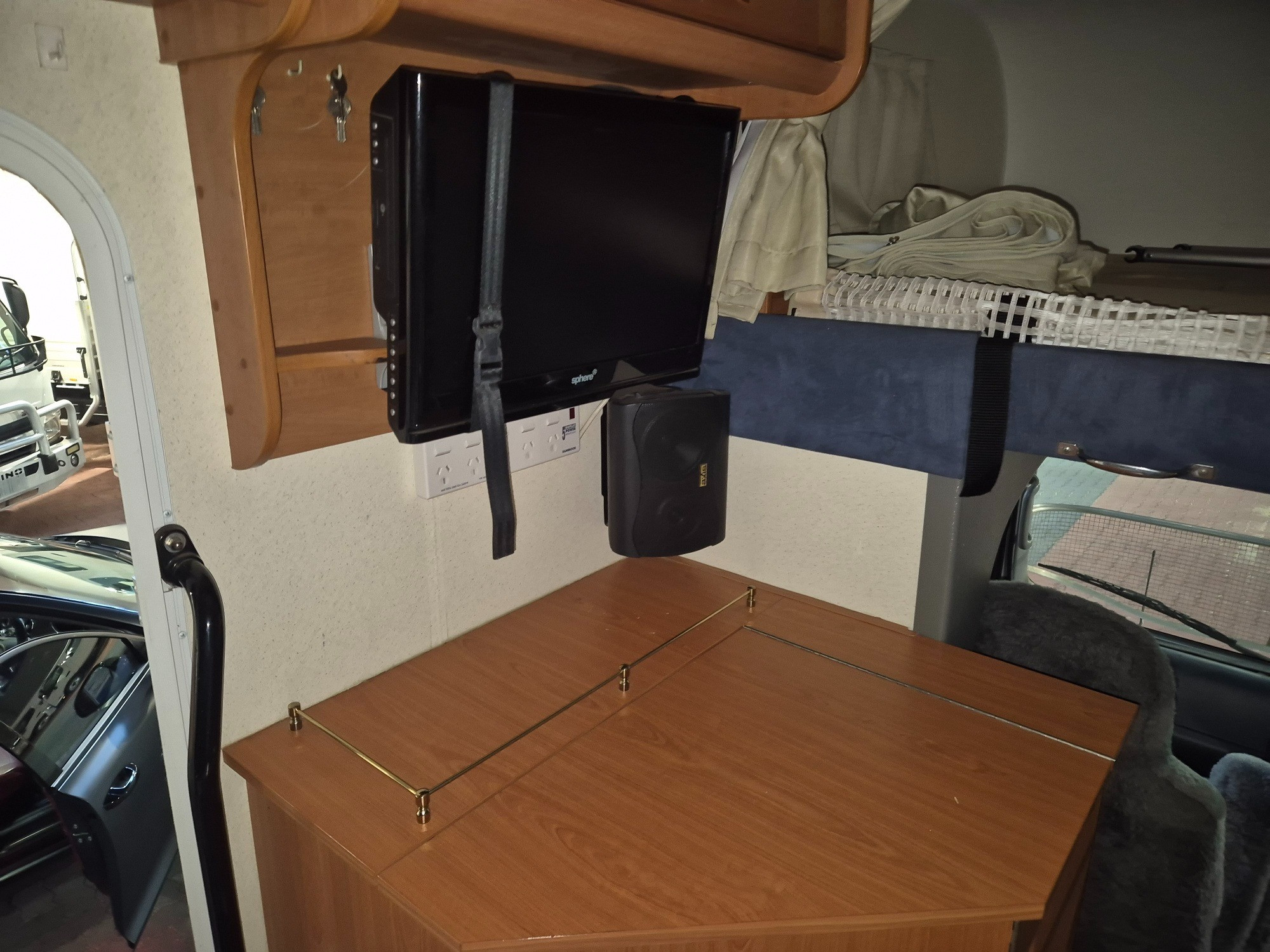 2011 ISUZU NQR NH 450 LONG 6 SP AUTOMATED MANUAL MOTORHOME