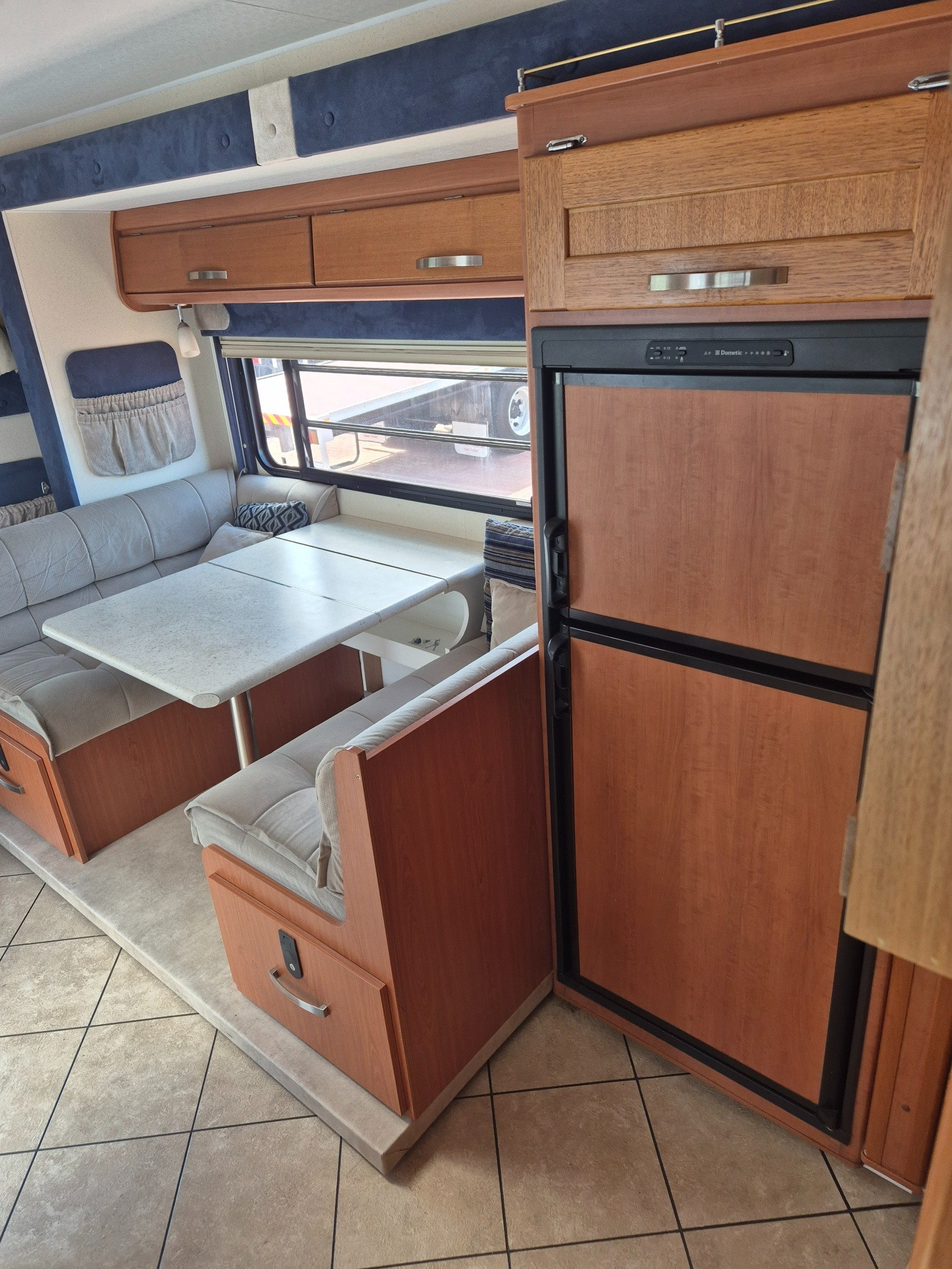 2011 ISUZU NQR NH 450 LONG 6 SP AUTOMATED MANUAL MOTORHOME