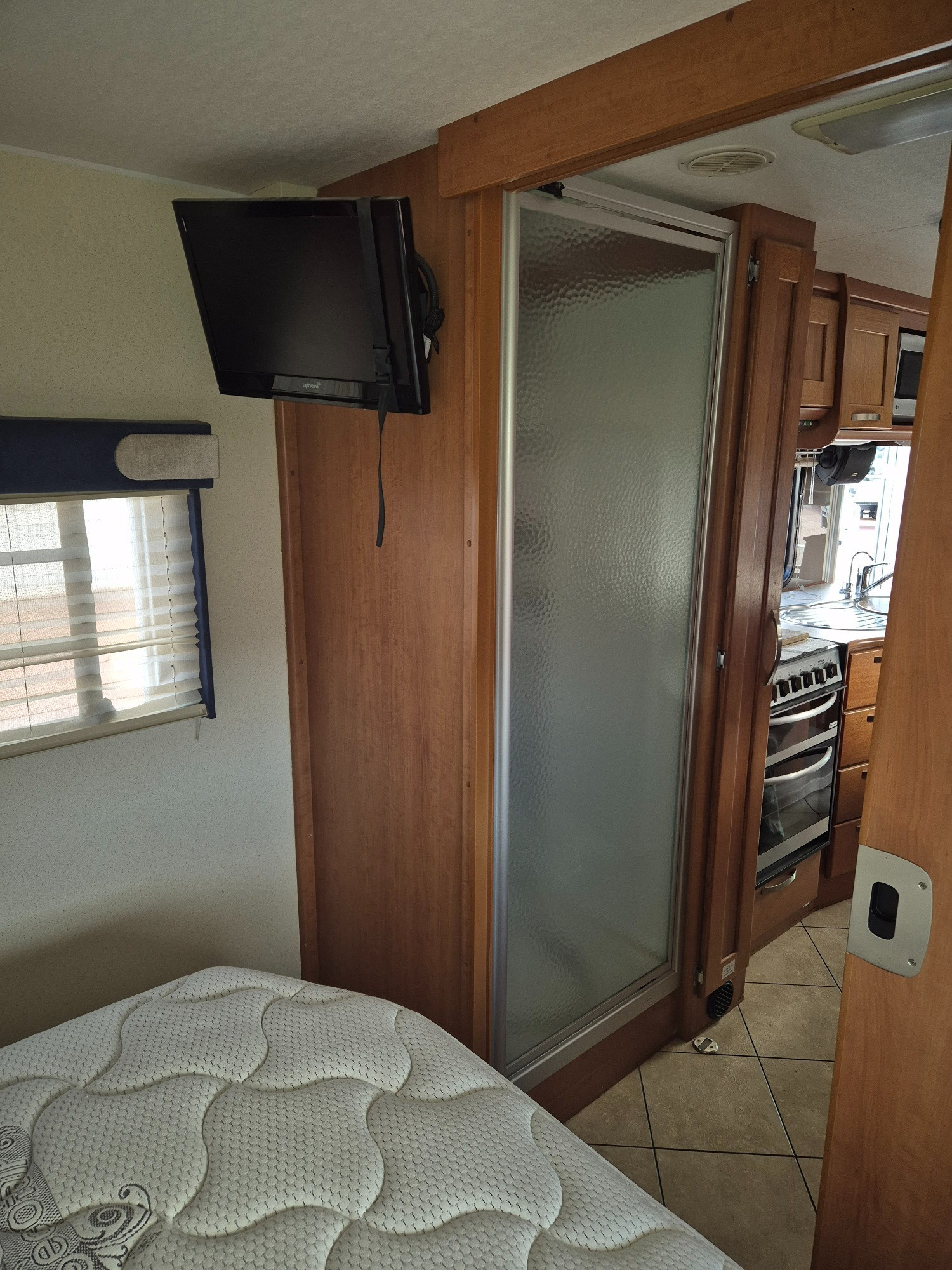 2011 ISUZU NQR NH 450 LONG 6 SP AUTOMATED MANUAL MOTORHOME