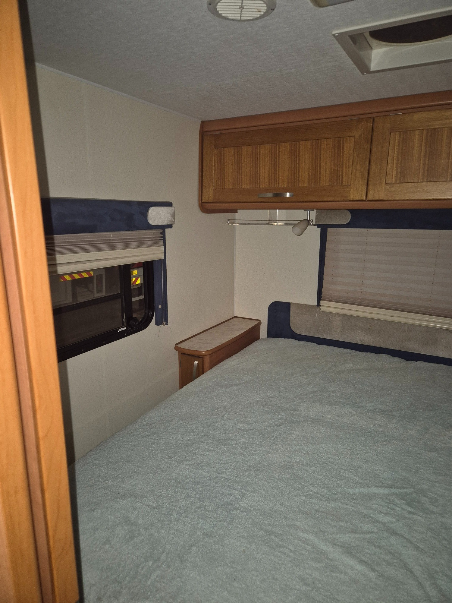 2011 ISUZU NQR NH 450 LONG 6 SP AUTOMATED MANUAL MOTORHOME