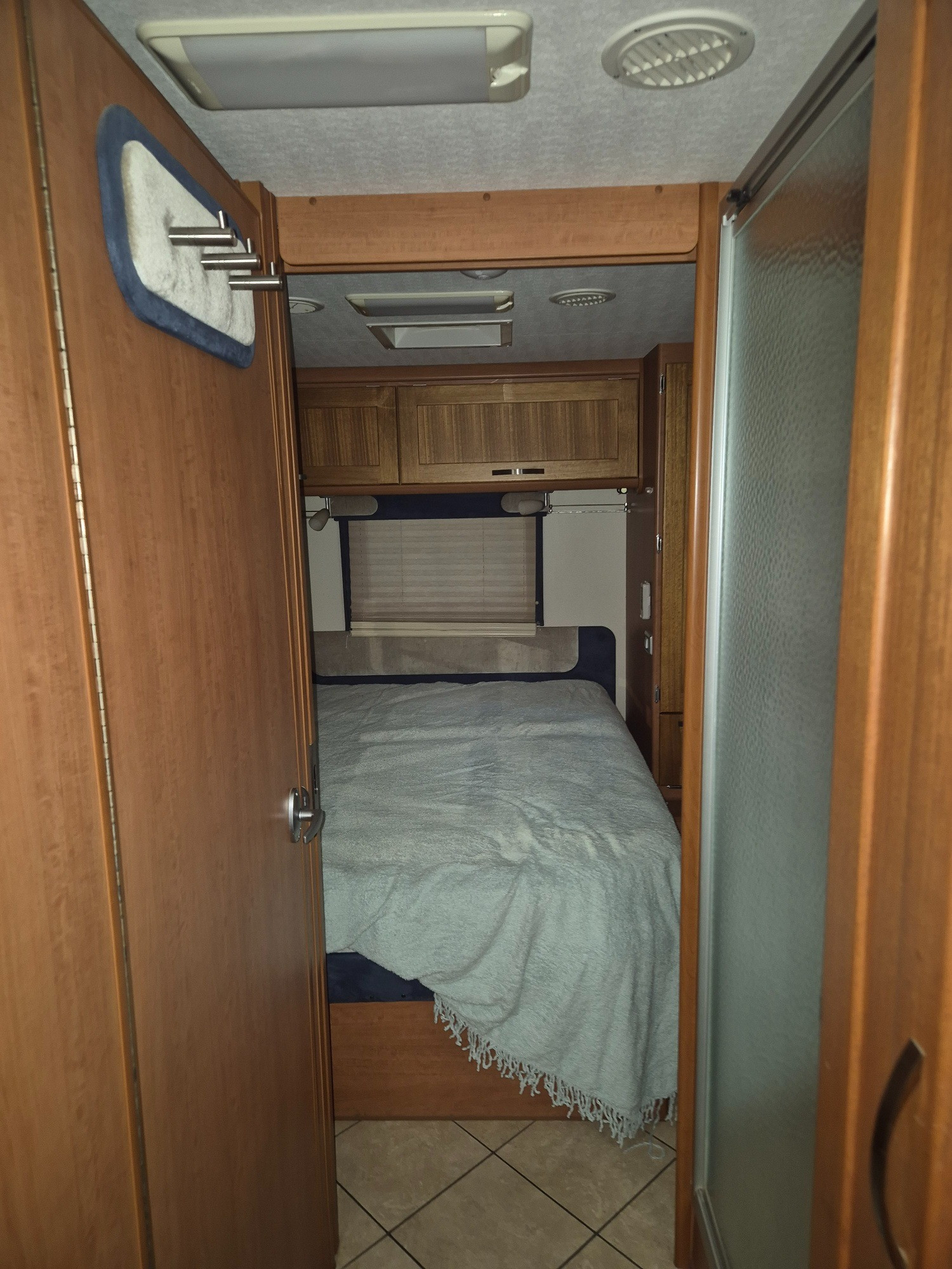 2011 ISUZU NQR NH 450 LONG 6 SP AUTOMATED MANUAL MOTORHOME