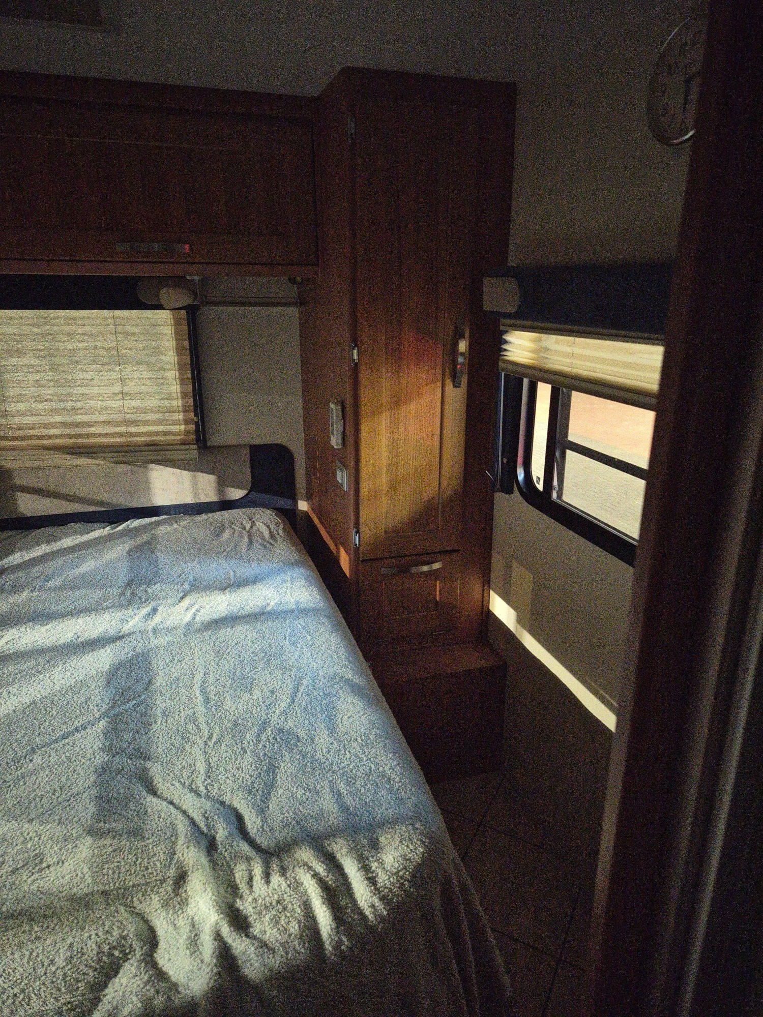 2011 ISUZU NQR NH 450 LONG 6 SP AUTOMATED MANUAL MOTORHOME