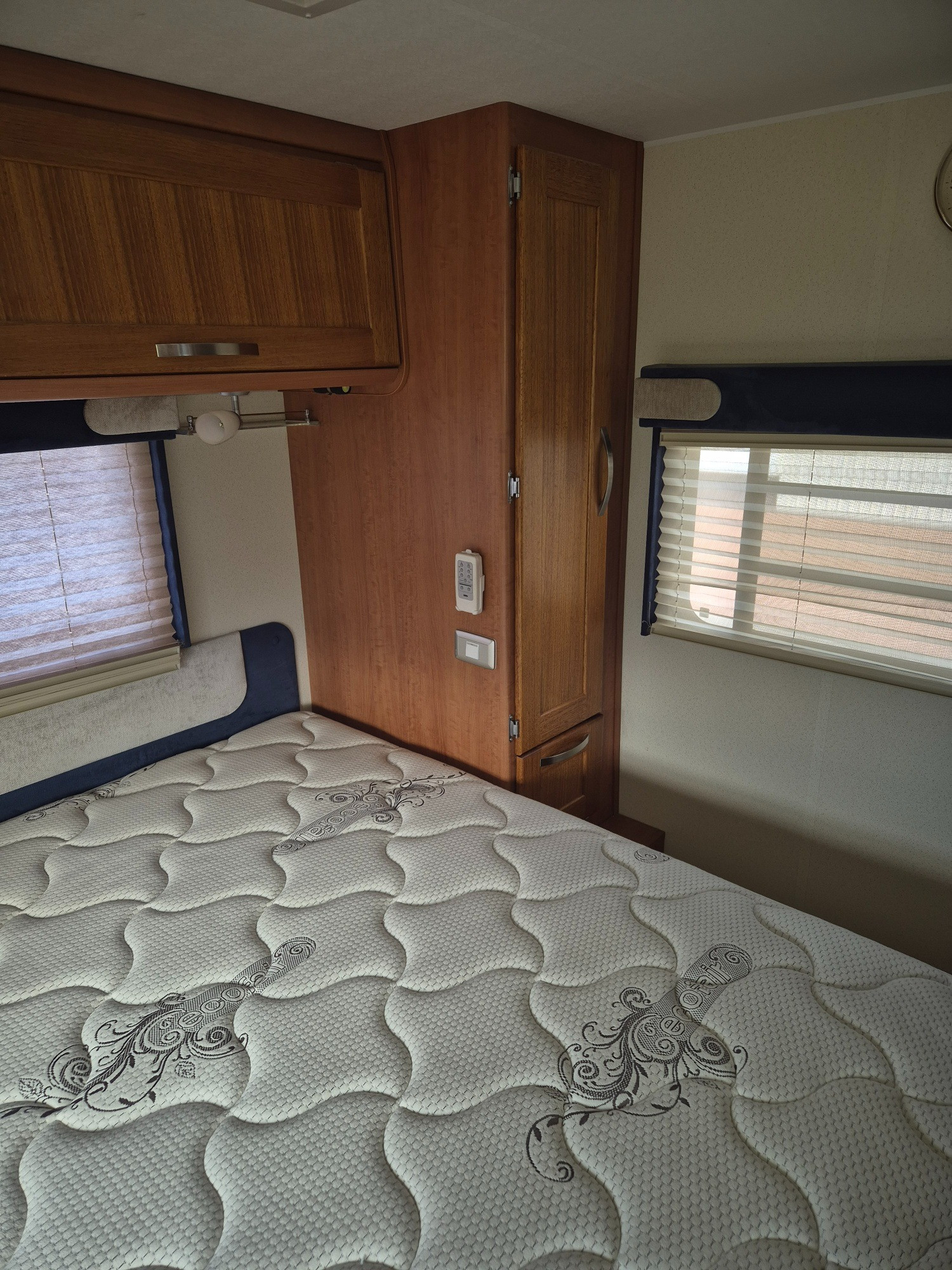 2011 ISUZU NQR NH 450 LONG 6 SP AUTOMATED MANUAL MOTORHOME
