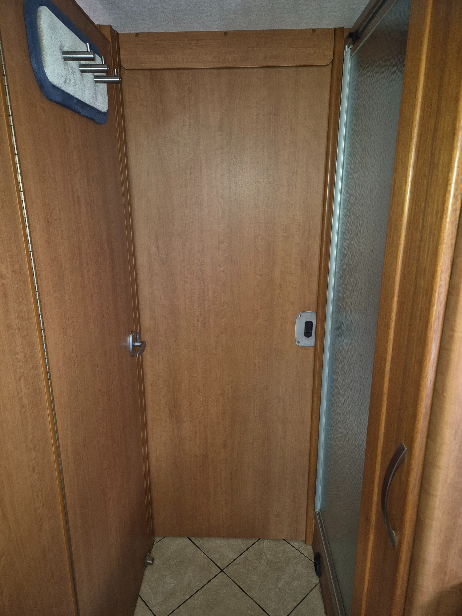 2011 ISUZU NQR NH 450 LONG 6 SP AUTOMATED MANUAL MOTORHOME