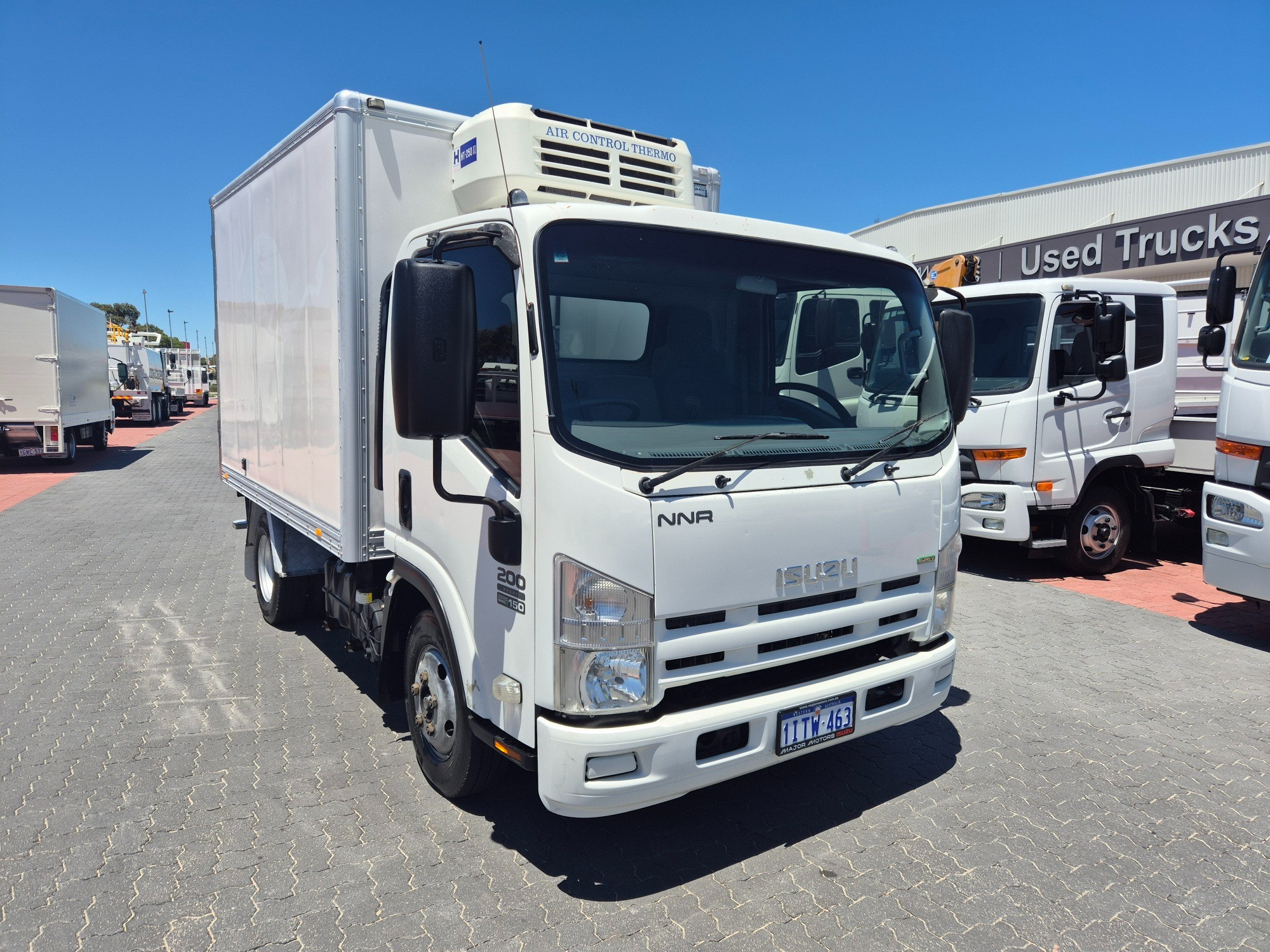 2011 ISUZU NNR NH 200 MEDIUM 5 SP MANUAL REFRIGERATED TRUCK