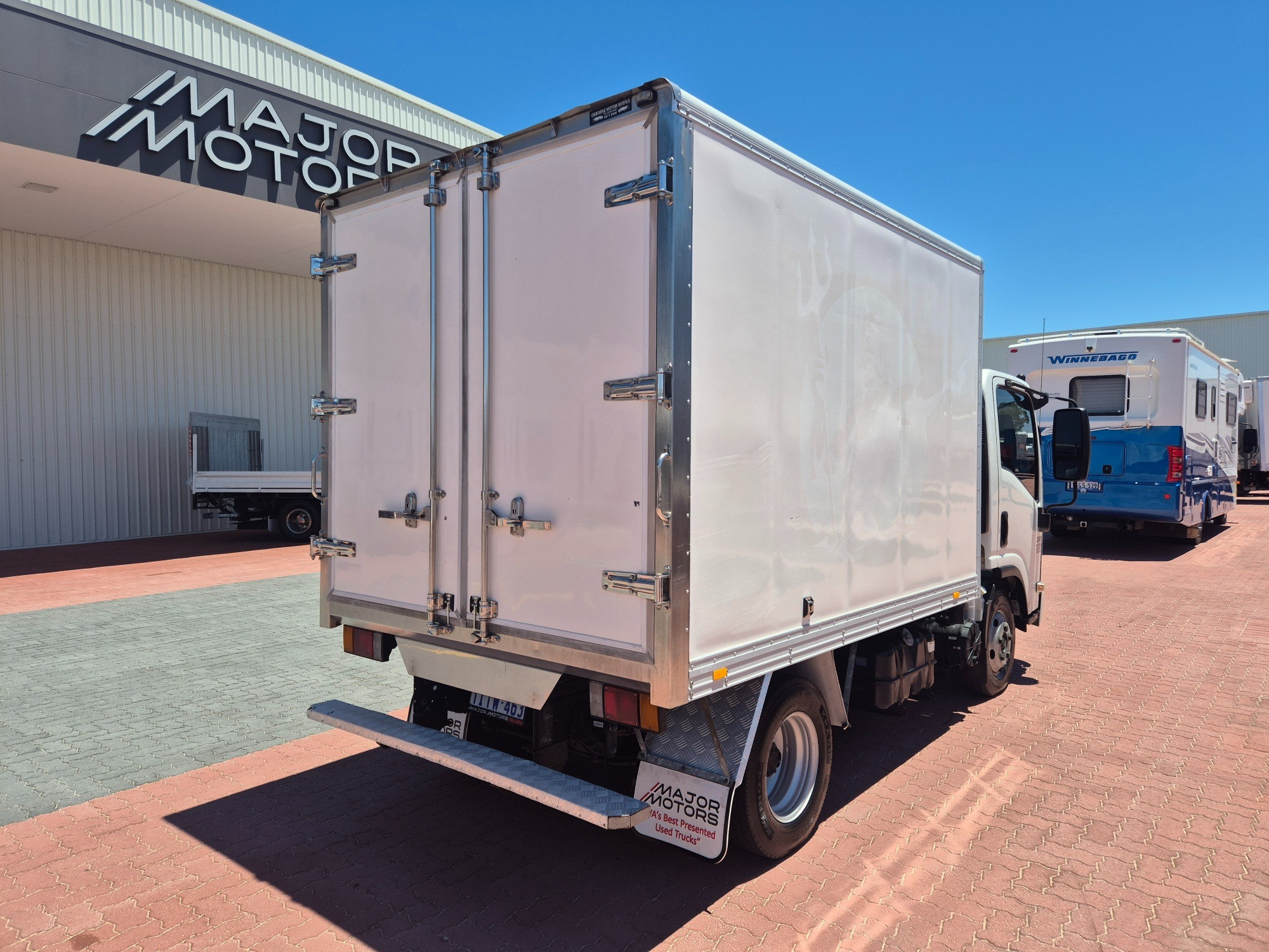 2011 ISUZU NNR NH 200 MEDIUM 5 SP MANUAL REFRIGERATED TRUCK