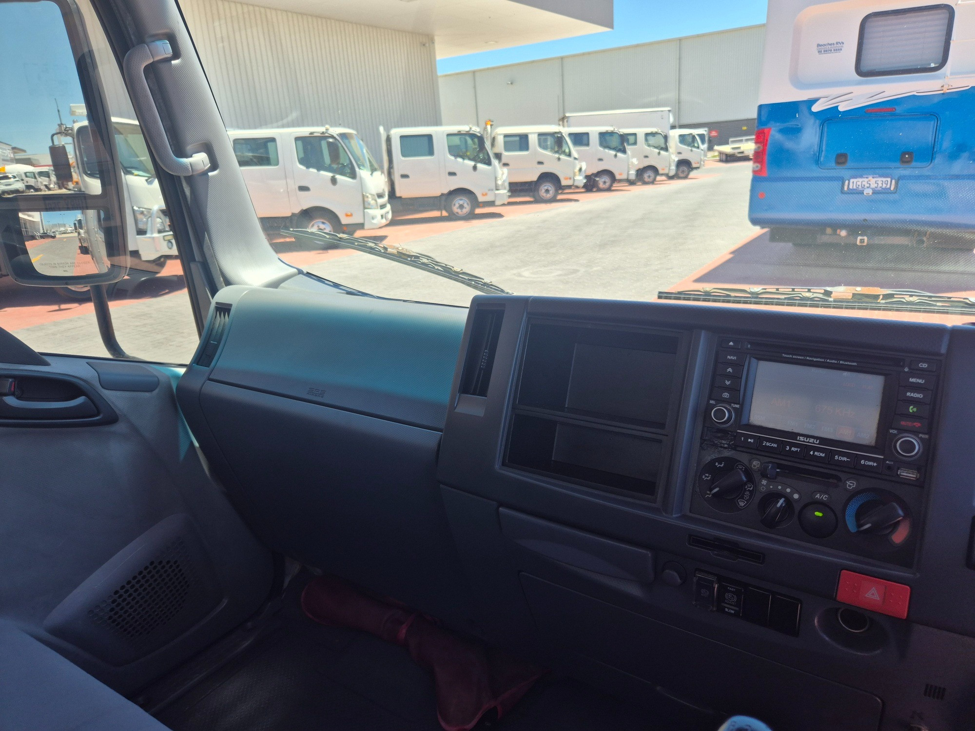 2011 ISUZU NNR NH 200 MEDIUM 5 SP MANUAL REFRIGERATED TRUCK