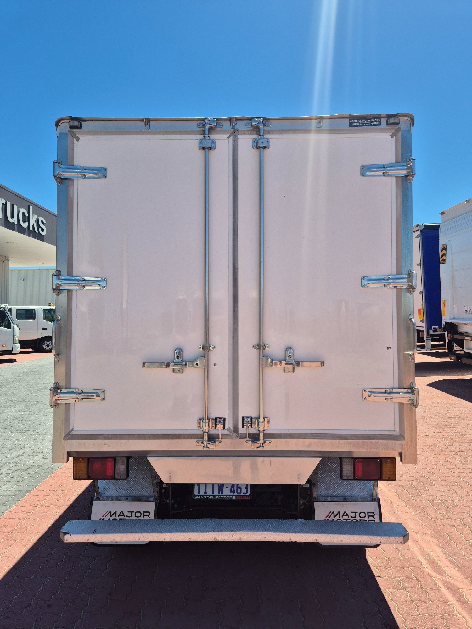 2011 ISUZU NNR NH 200 MEDIUM 5 SP MANUAL REFRIGERATED TRUCK
