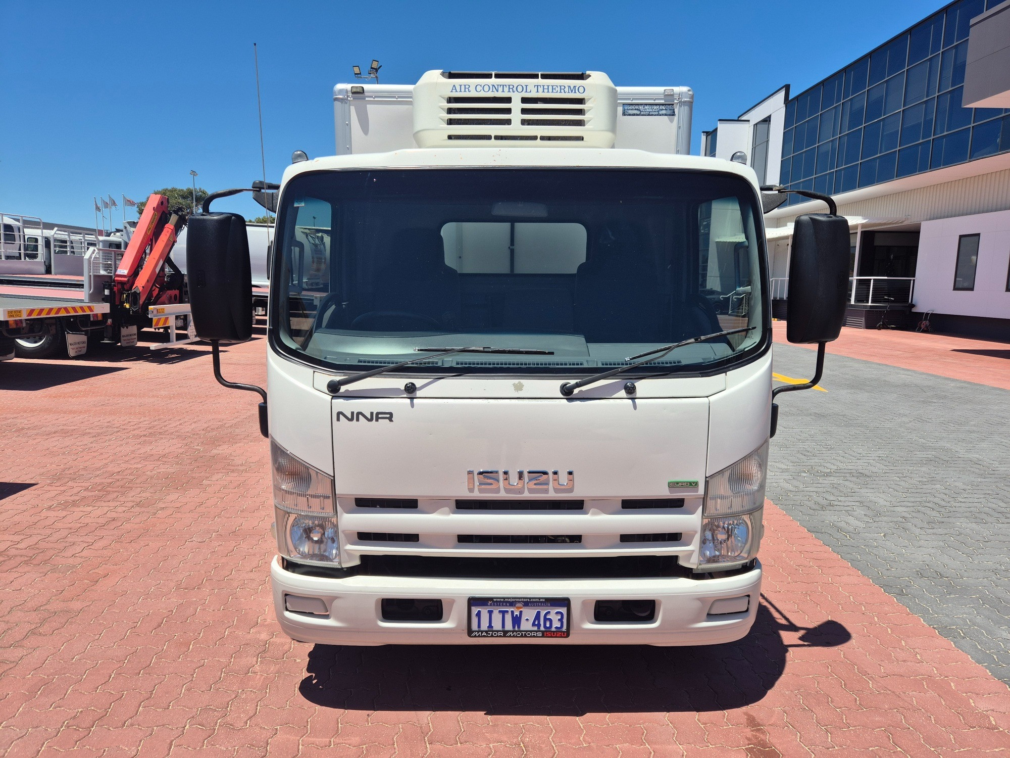 2011 ISUZU NNR NH 200 MEDIUM 5 SP MANUAL REFRIGERATED TRUCK