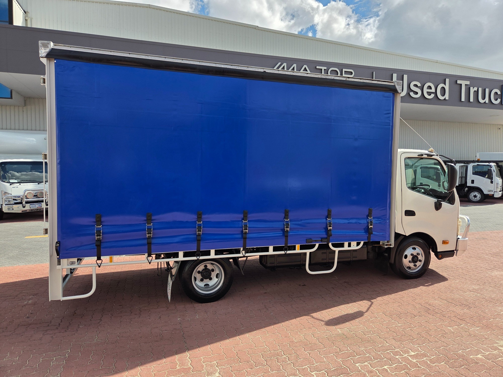 2013 HINO 300 XZU710R 616 AUTO MWB 6 SP AUTOMATIC 6 PALLET TAUTLINER