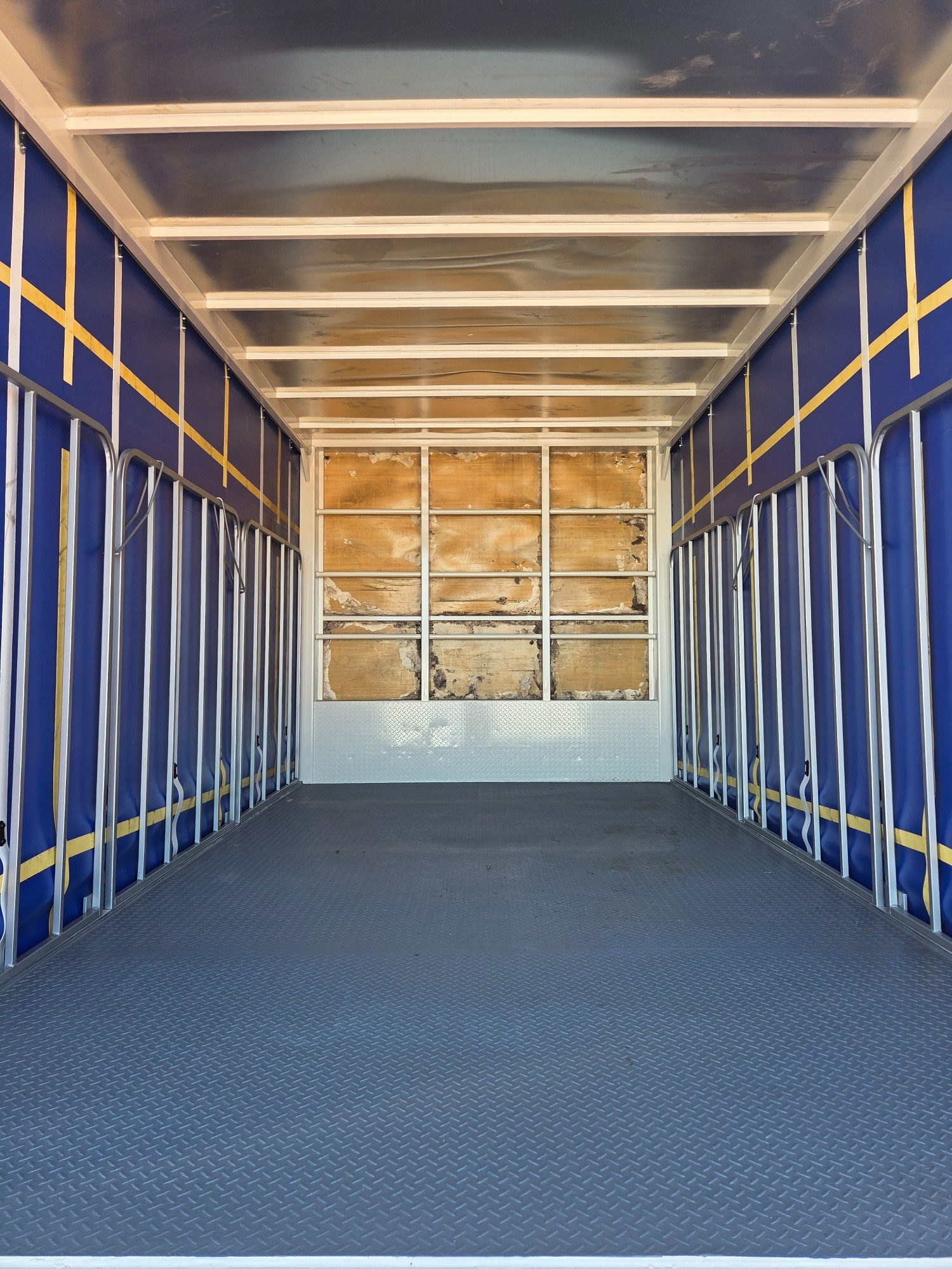 2013 HINO 300 XZU710R 616 AUTO MWB 6 SP AUTOMATIC 6 PALLET TAUTLINER
