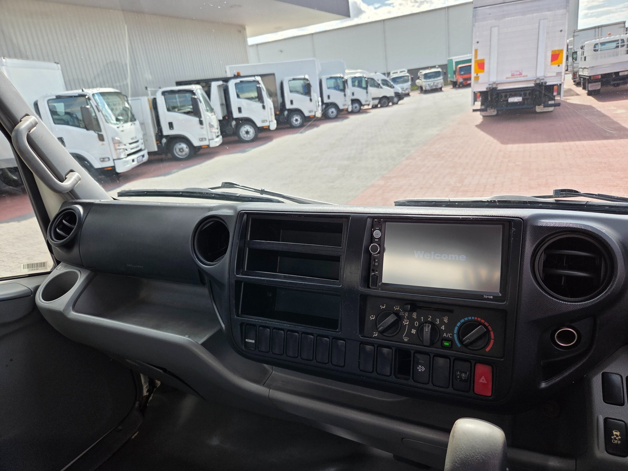 2013 HINO 300 XZU710R 616 AUTO MWB 6 SP AUTOMATIC 6 PALLET TAUTLINER