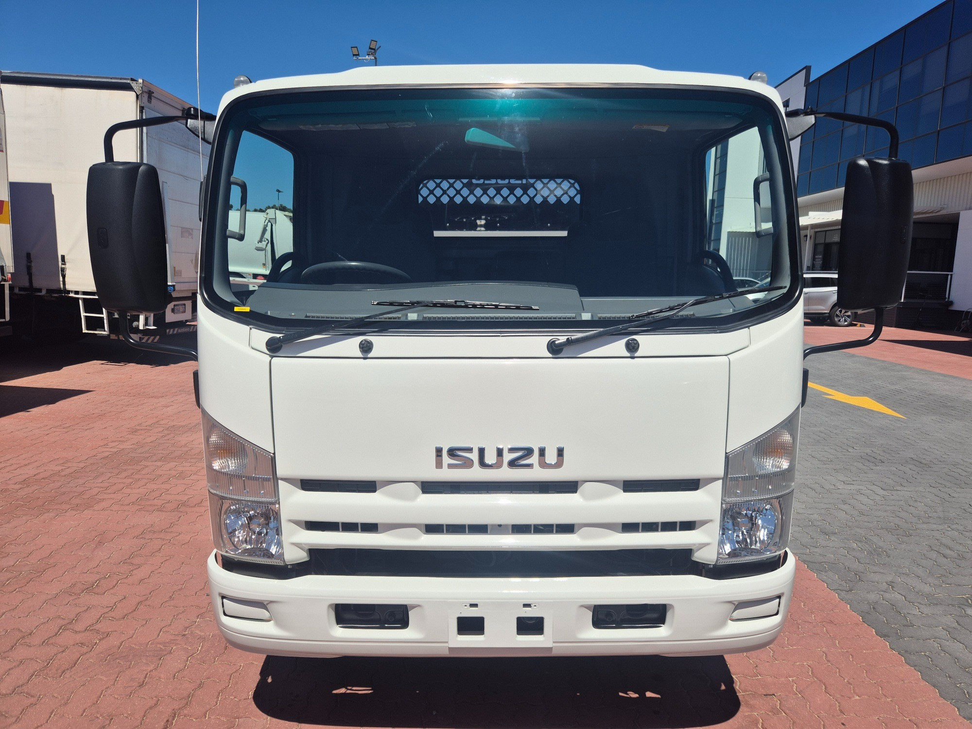 2014 ISUZU NPR 65/45-190 6 SP MANUAL SERVICE BODY