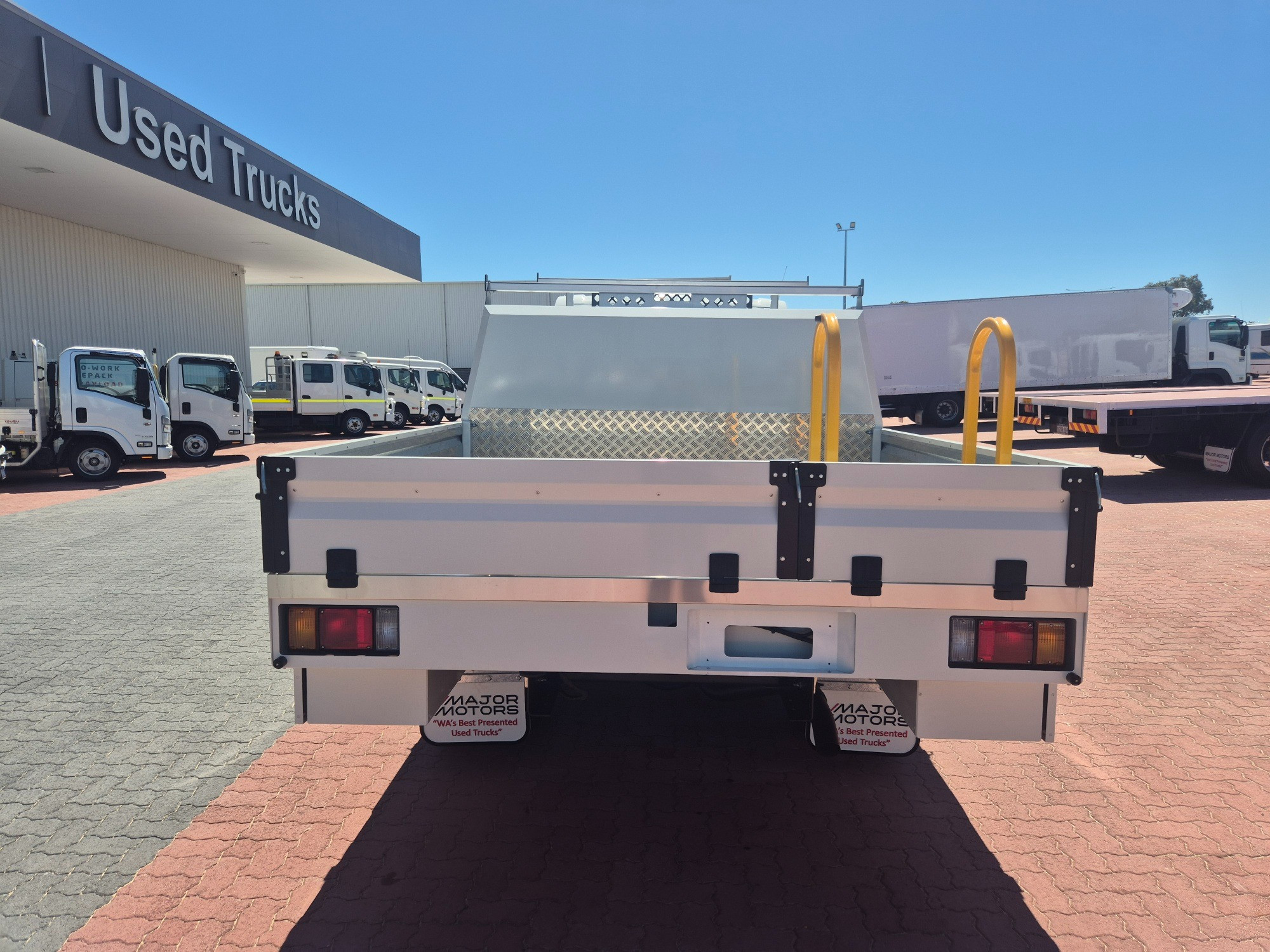 2014 ISUZU NPR 65/45-190 6 SP MANUAL SERVICE BODY