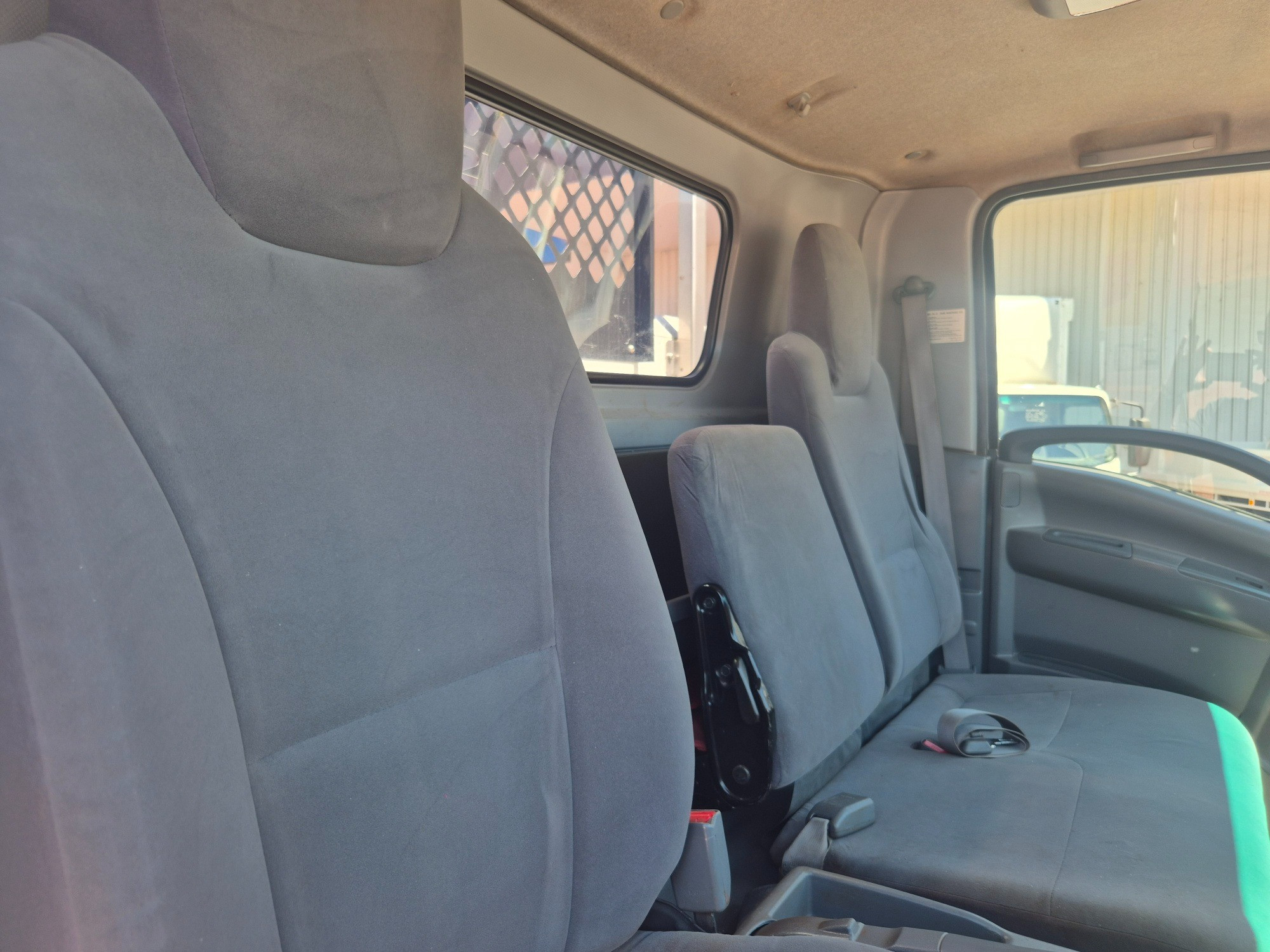2014 ISUZU NPR 65/45-190 6 SP MANUAL SERVICE BODY