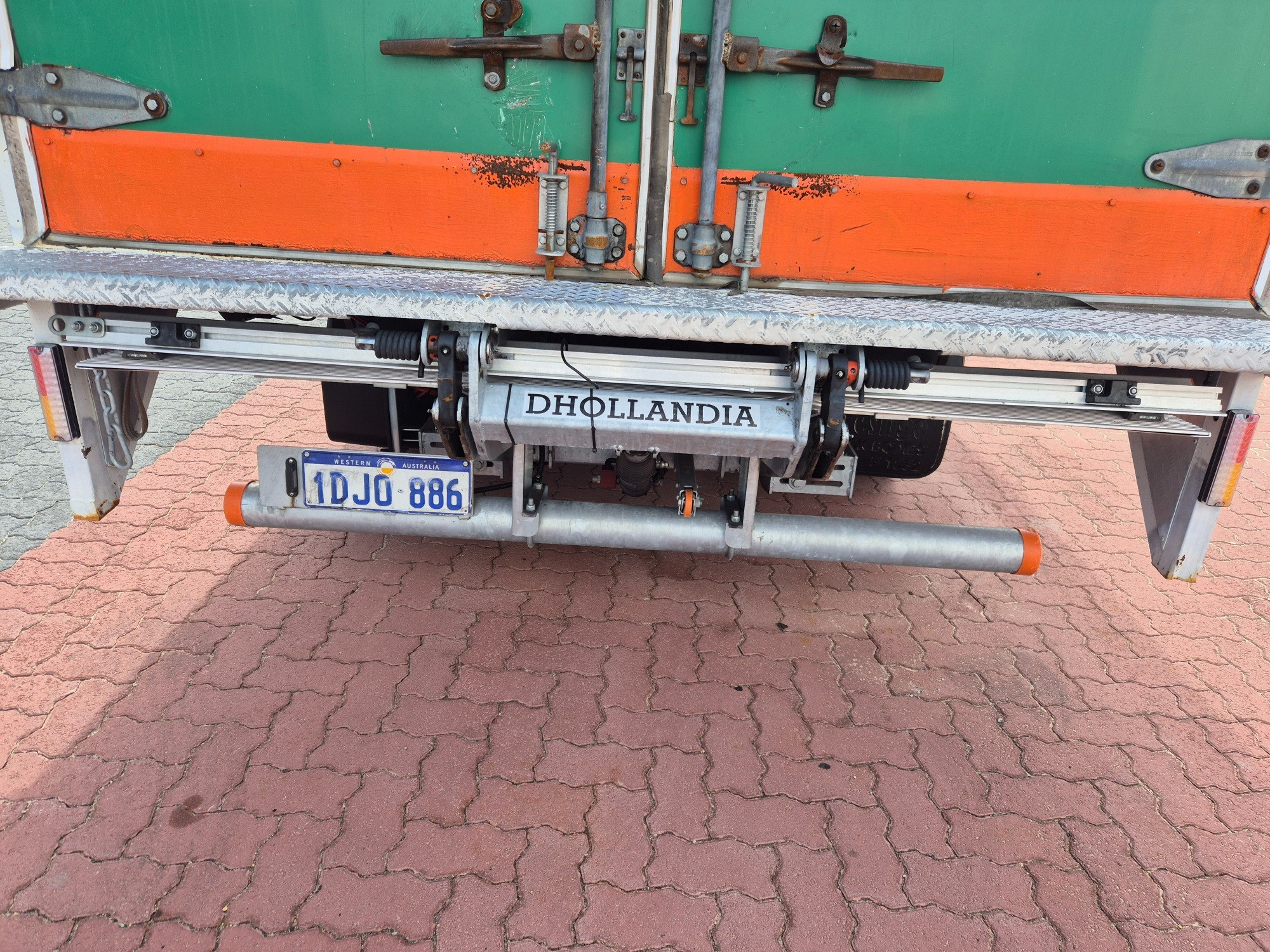 2003 MITSUBISHI FUSO CANTER MWB 5 SP MANUAL VAN & TAIL LIFT