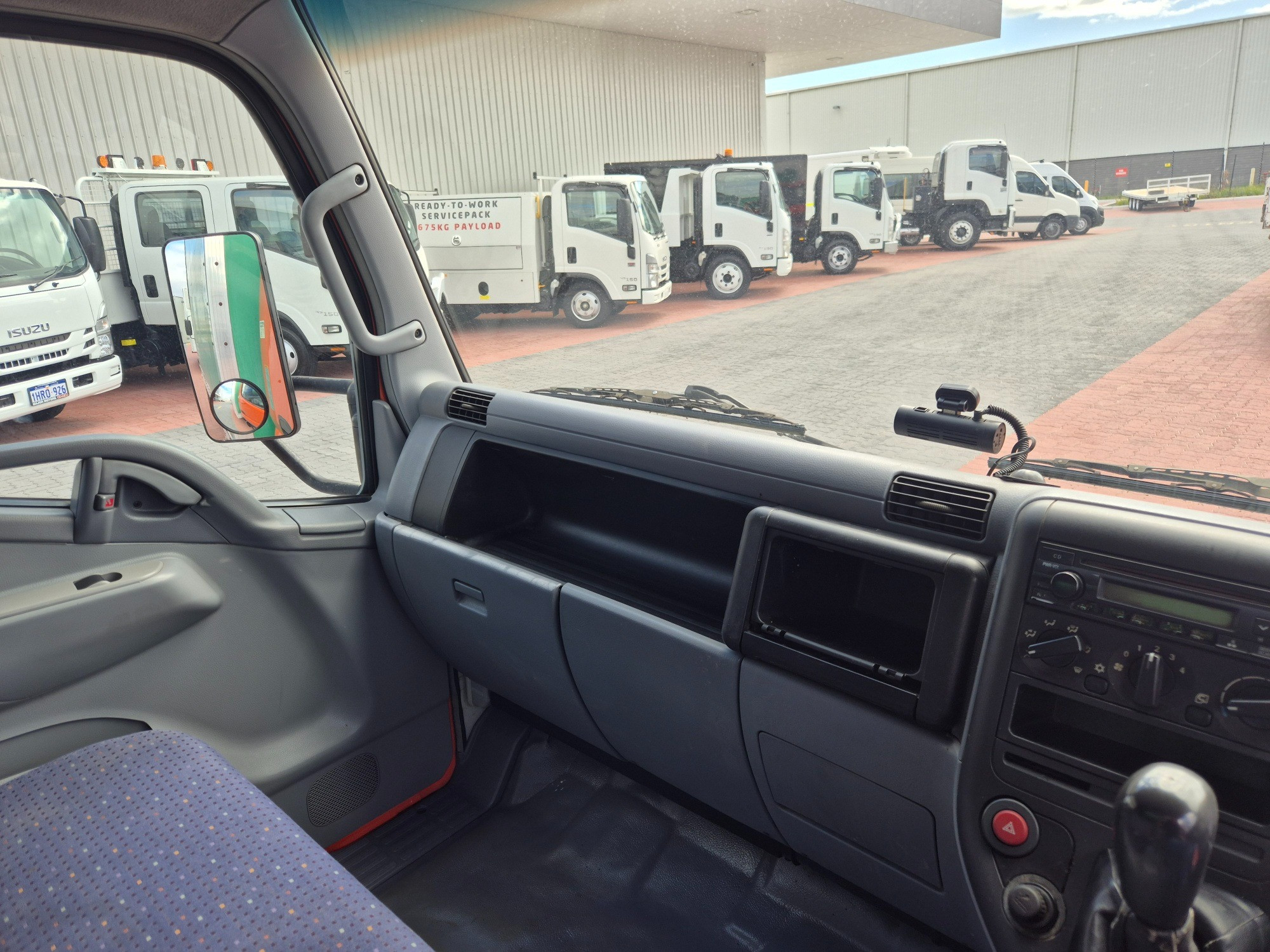 2003 MITSUBISHI FUSO CANTER MWB 5 SP MANUAL VAN & TAIL LIFT