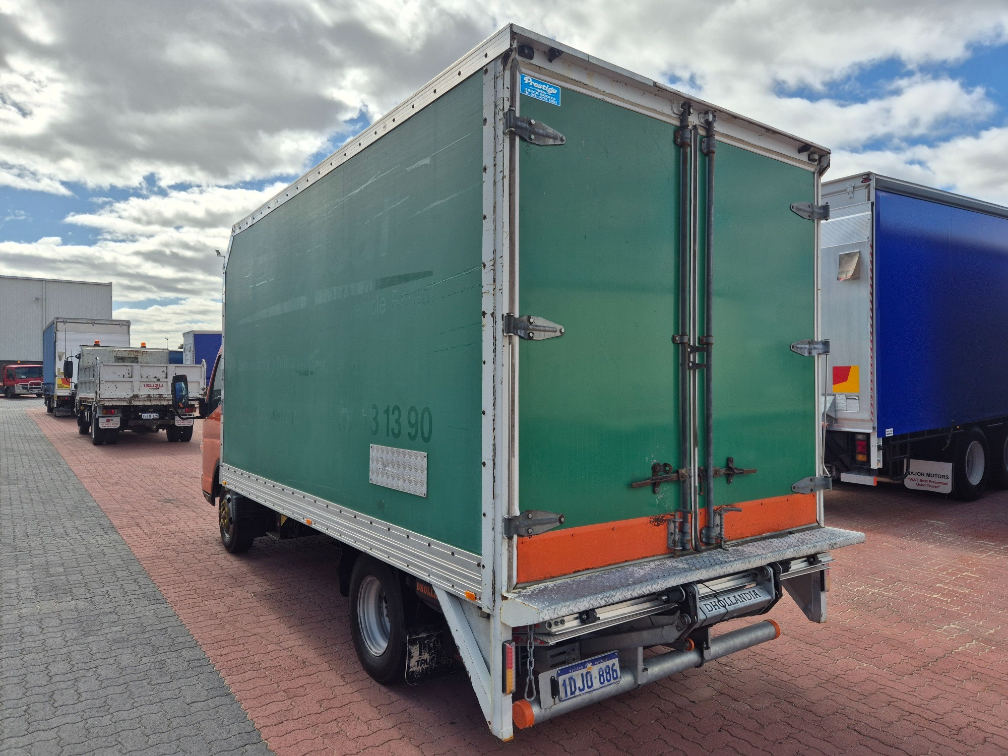 2003 MITSUBISHI FUSO CANTER MWB 5 SP MANUAL VAN & TAIL LIFT