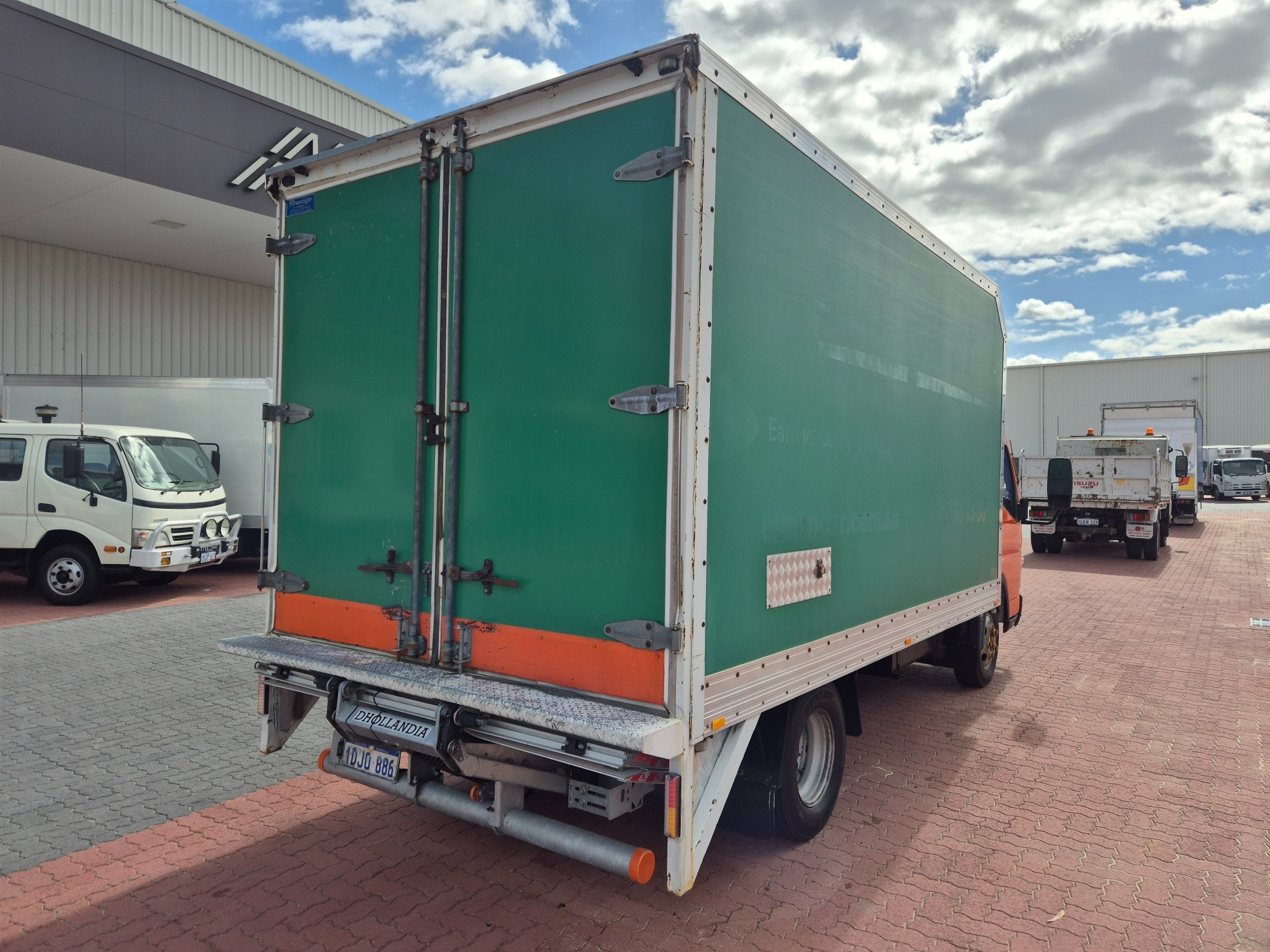 2003 MITSUBISHI FUSO CANTER MWB 5 SP MANUAL VAN & TAIL LIFT