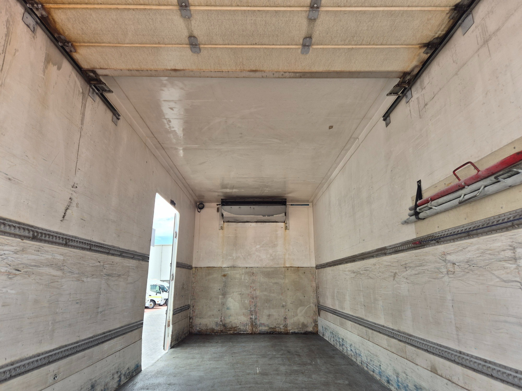 2010 HINO 500 GH8J 1727 XXLONG AIR (SIX) 10 PALLET 6 SP MANUAL FREEZER TRUCK