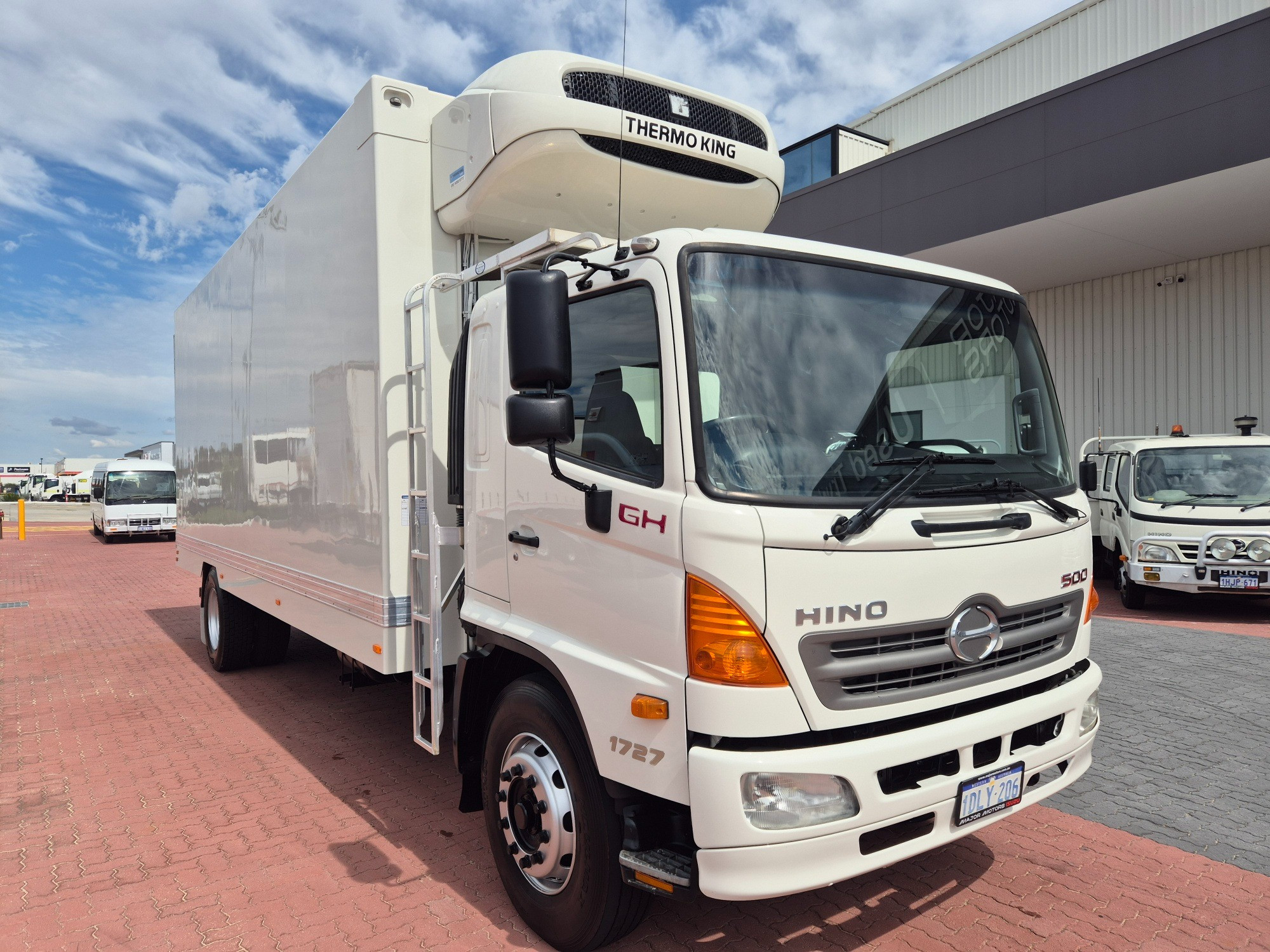 2010 HINO 500 GH8J 1727 XXLONG AIR (SIX) 10 PALLET 6 SP MANUAL FREEZER TRUCK