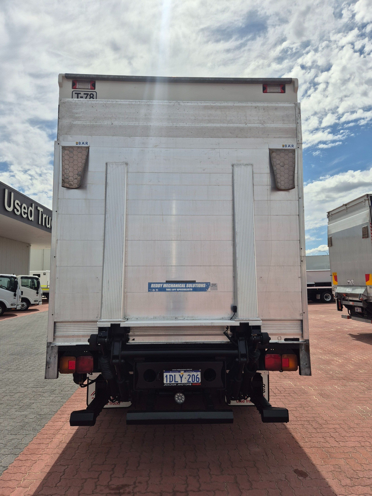2010 HINO 500 GH8J 1727 XXLONG AIR (SIX) 10 PALLET 6 SP MANUAL FREEZER TRUCK