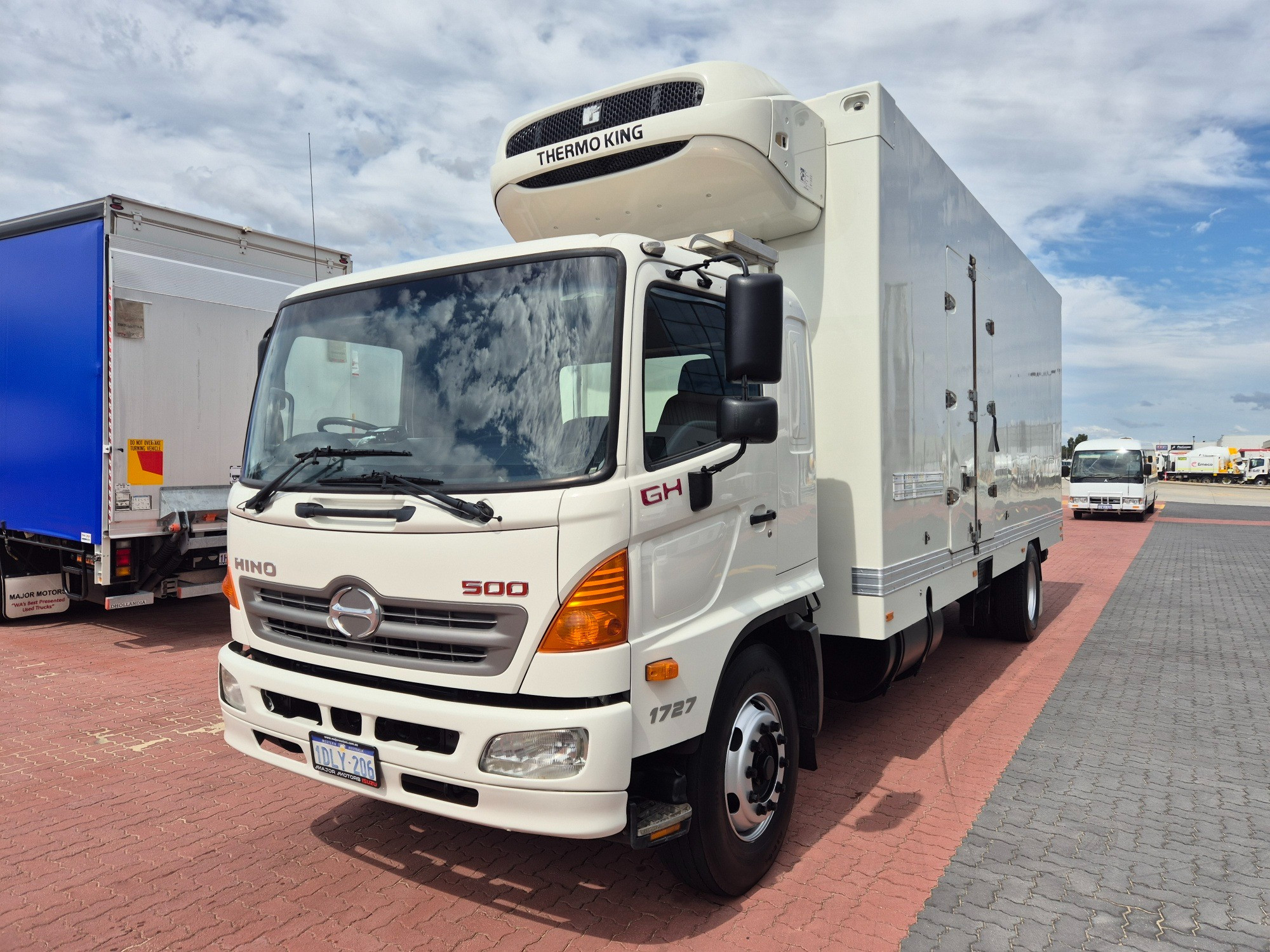 2010 HINO 500 GH8J 1727 XXLONG AIR (SIX) 10 PALLET 6 SP MANUAL FREEZER TRUCK