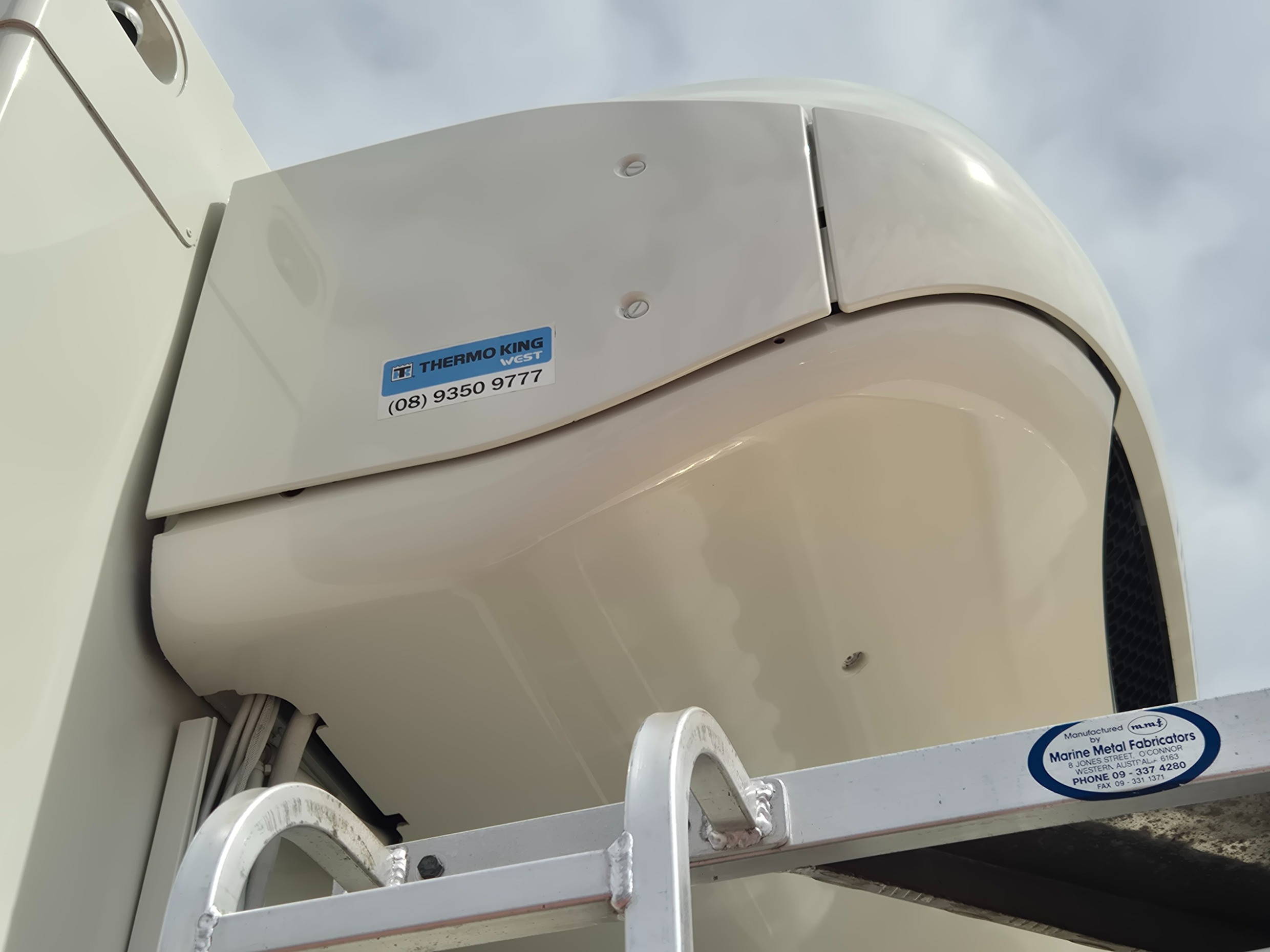 2010 HINO 500 GH8J 1727 XXLONG AIR (SIX) 10 PALLET 6 SP MANUAL FREEZER TRUCK
