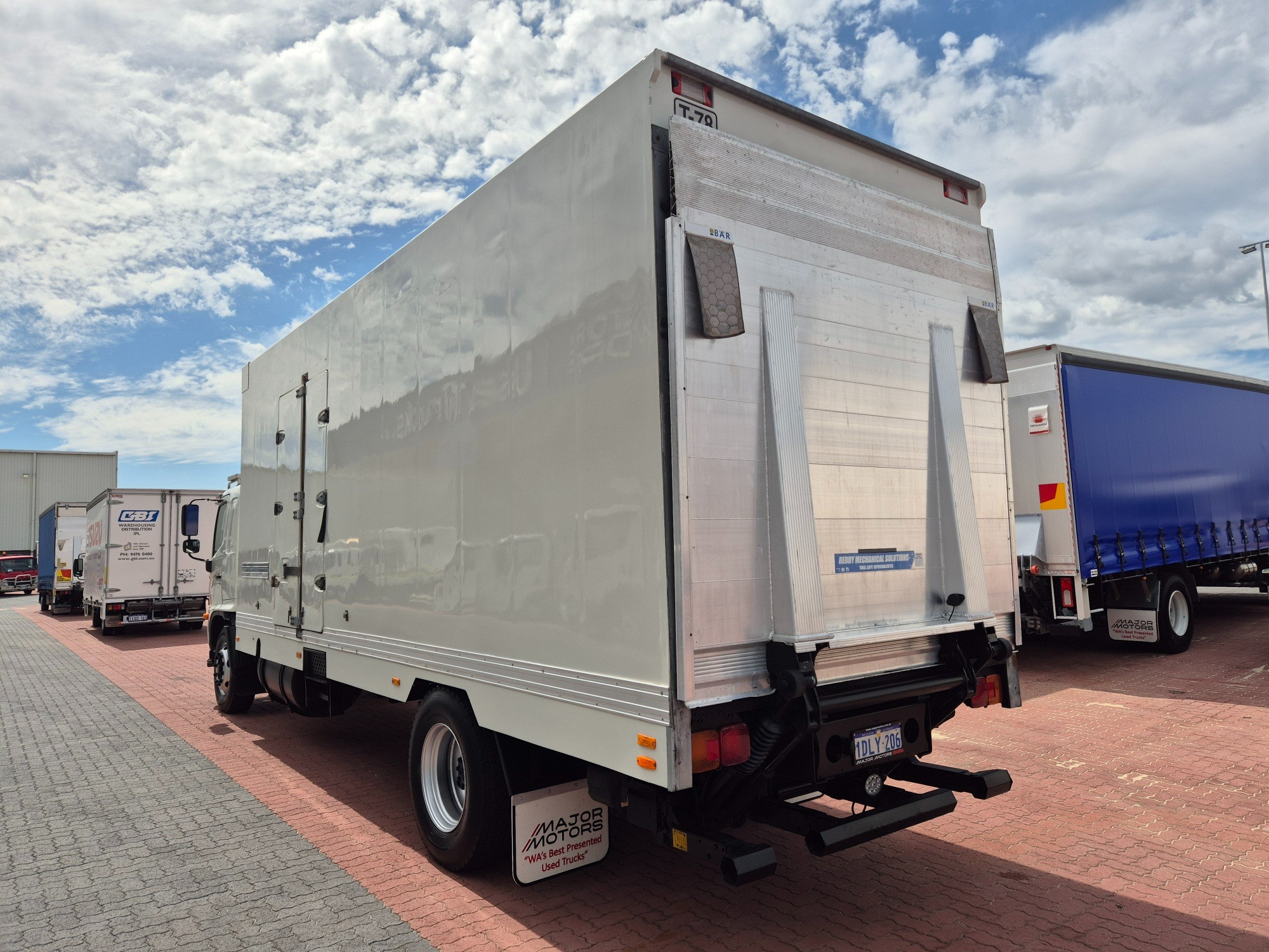 2010 HINO 500 GH8J 1727 XXLONG AIR (SIX) 10 PALLET 6 SP MANUAL FREEZER TRUCK