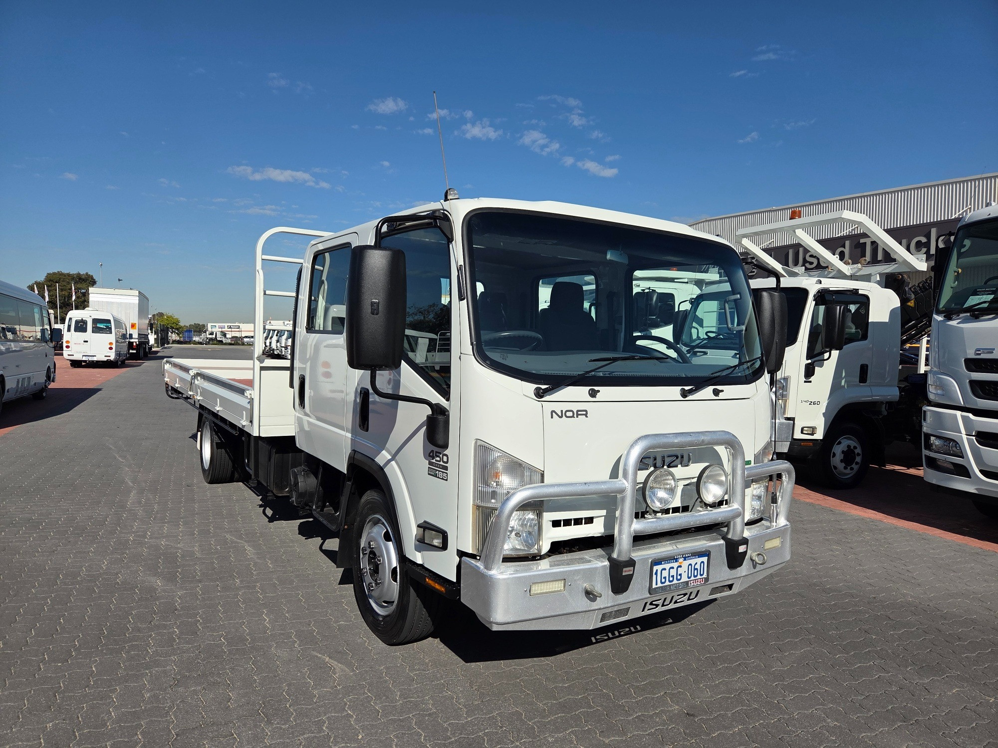 2015 ISUZU NQR NH 450 CREW 6 SP MANUAL C/CHAS