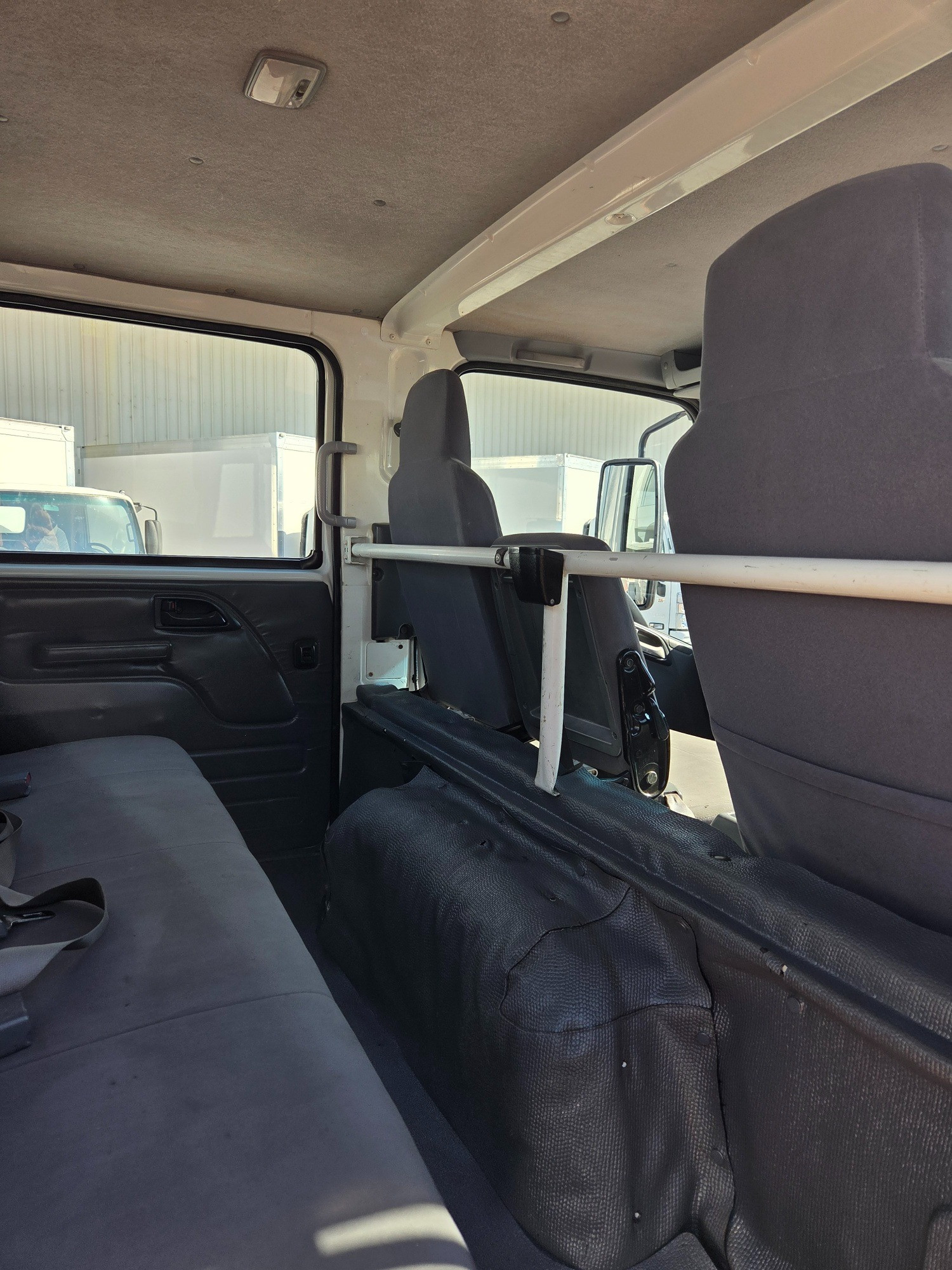 2015 ISUZU NQR NH 450 CREW 6 SP MANUAL C/CHAS