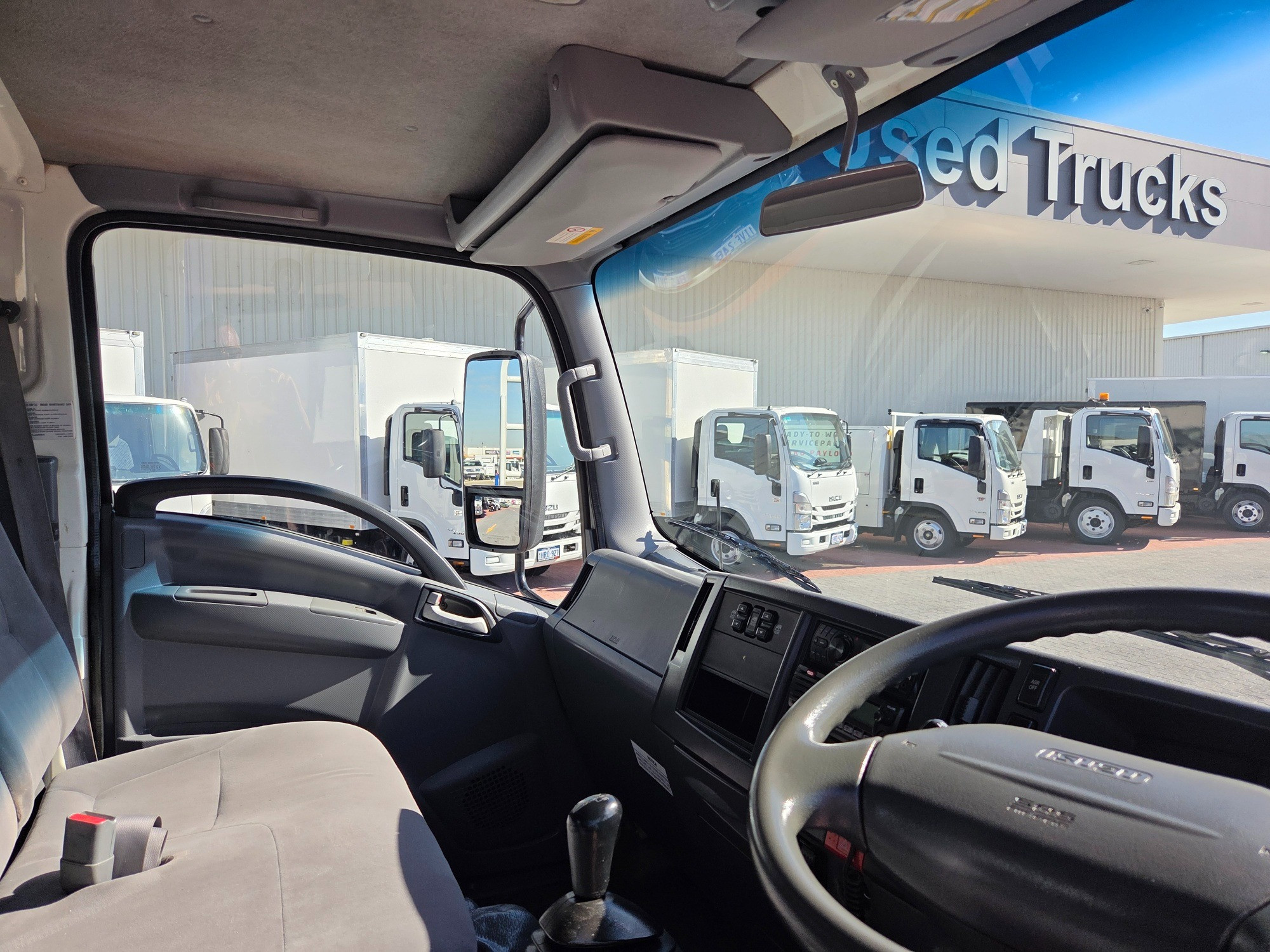 2015 ISUZU NQR NH 450 CREW 6 SP MANUAL C/CHAS