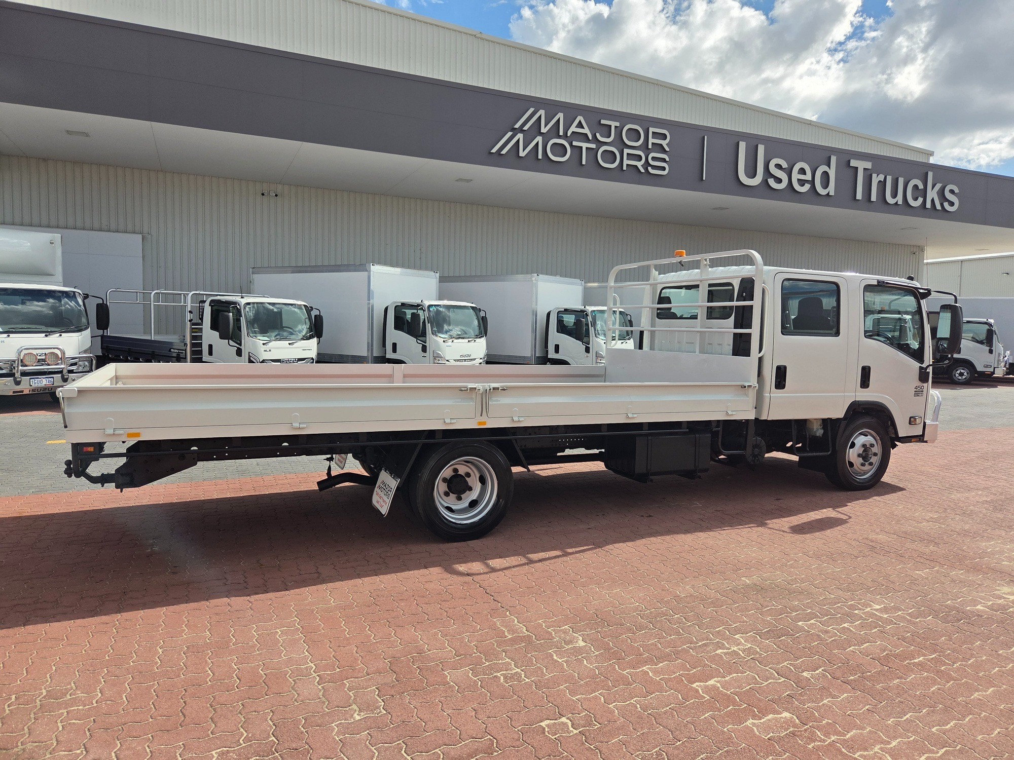 2015 ISUZU NQR NH 450 CREW 6 SP MANUAL C/CHAS