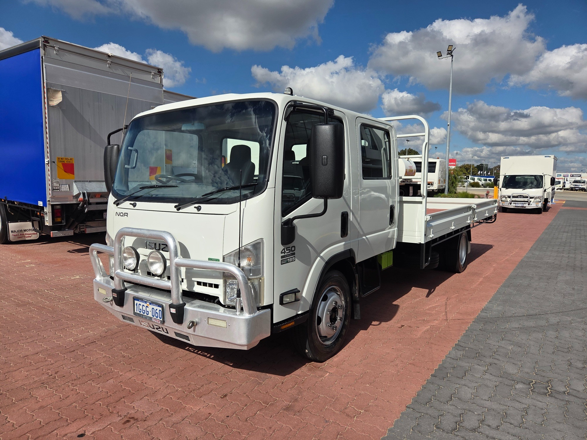 2015 ISUZU NQR NH 450 CREW 6 SP MANUAL C/CHAS