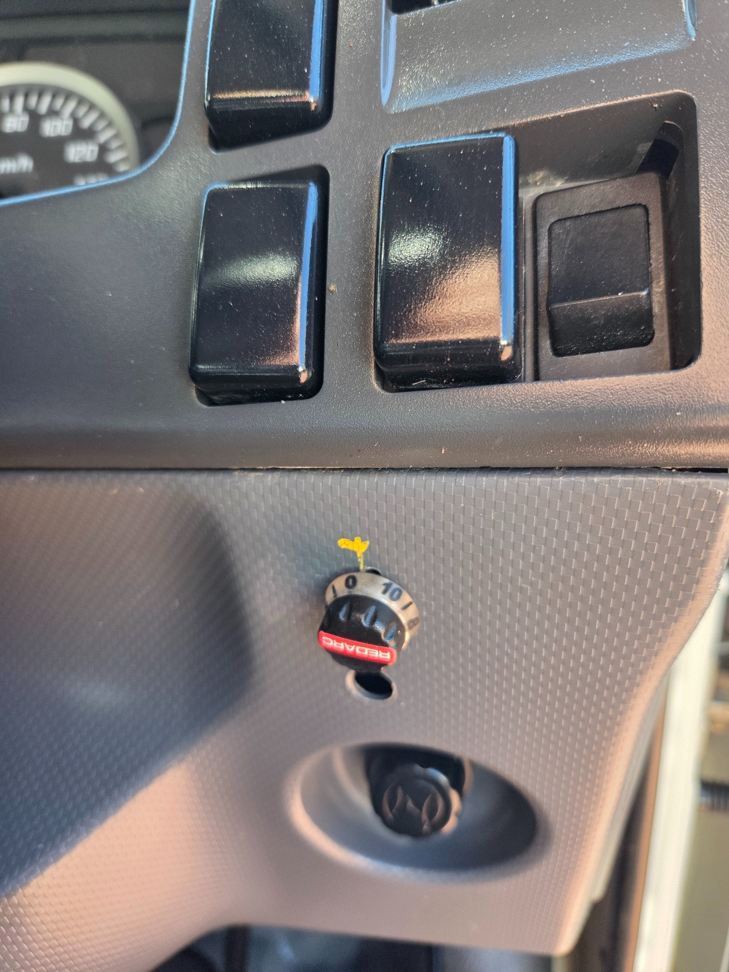 2015 ISUZU NQR NH 450 CREW 6 SP MANUAL C/CHAS