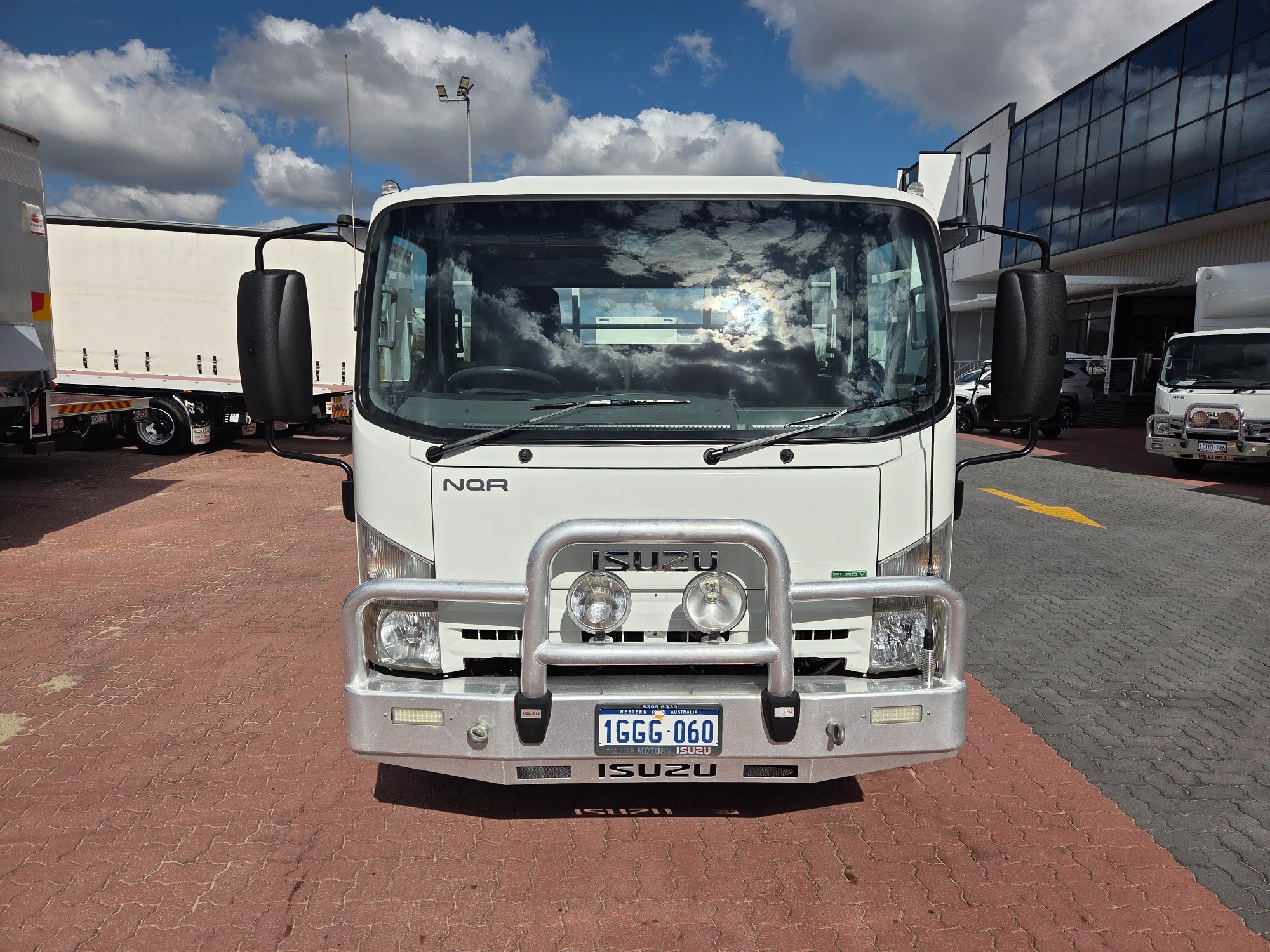 2015 ISUZU NQR NH 450 CREW 6 SP MANUAL C/CHAS