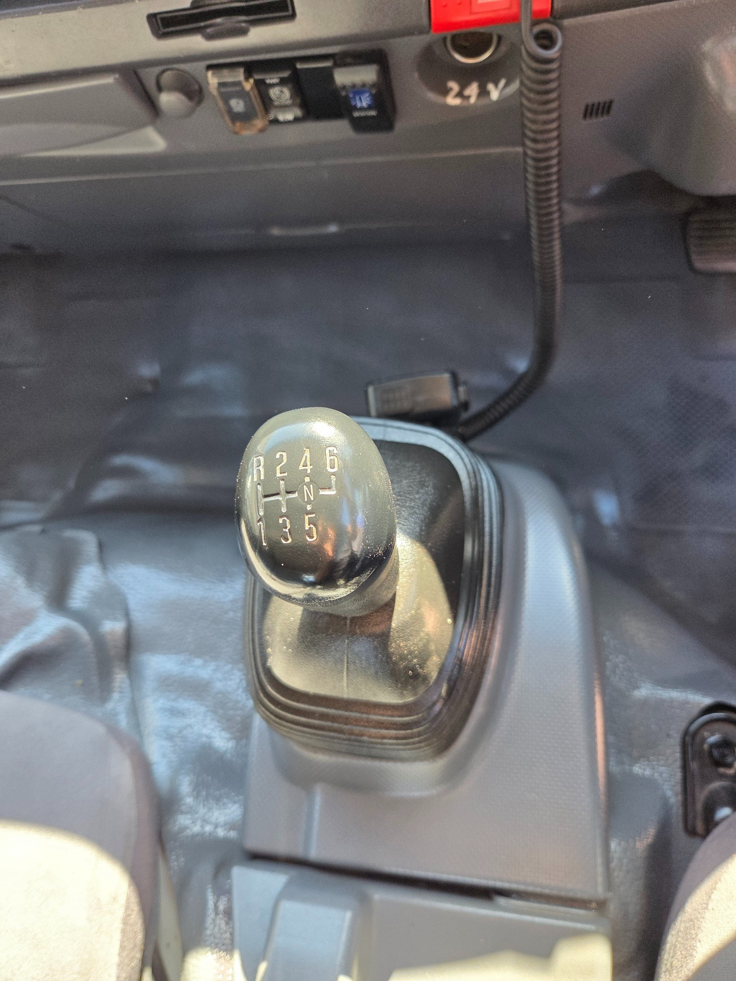 2015 ISUZU NQR NH 450 CREW 6 SP MANUAL C/CHAS