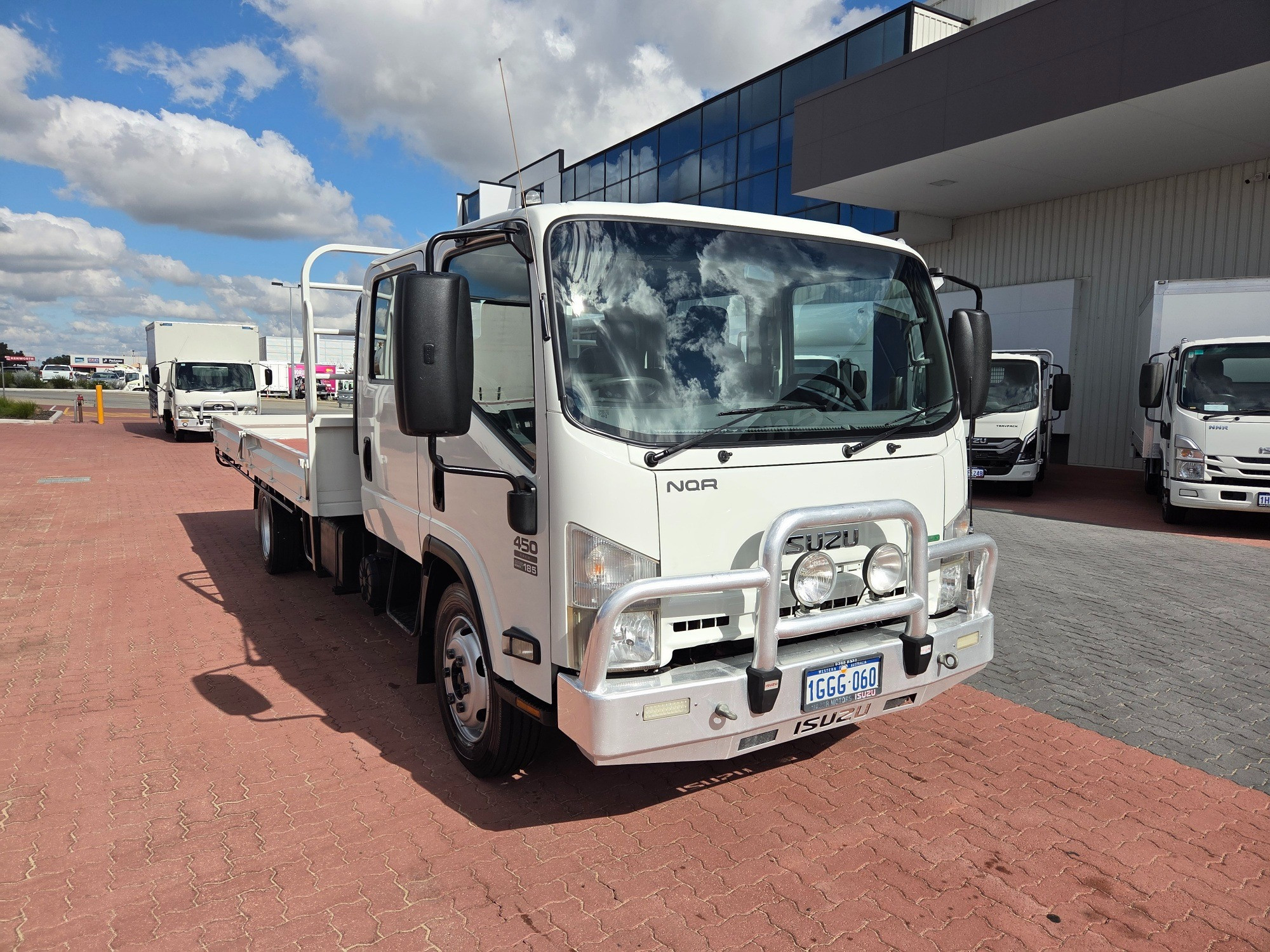 2015 ISUZU NQR NH 450 CREW 6 SP MANUAL C/CHAS