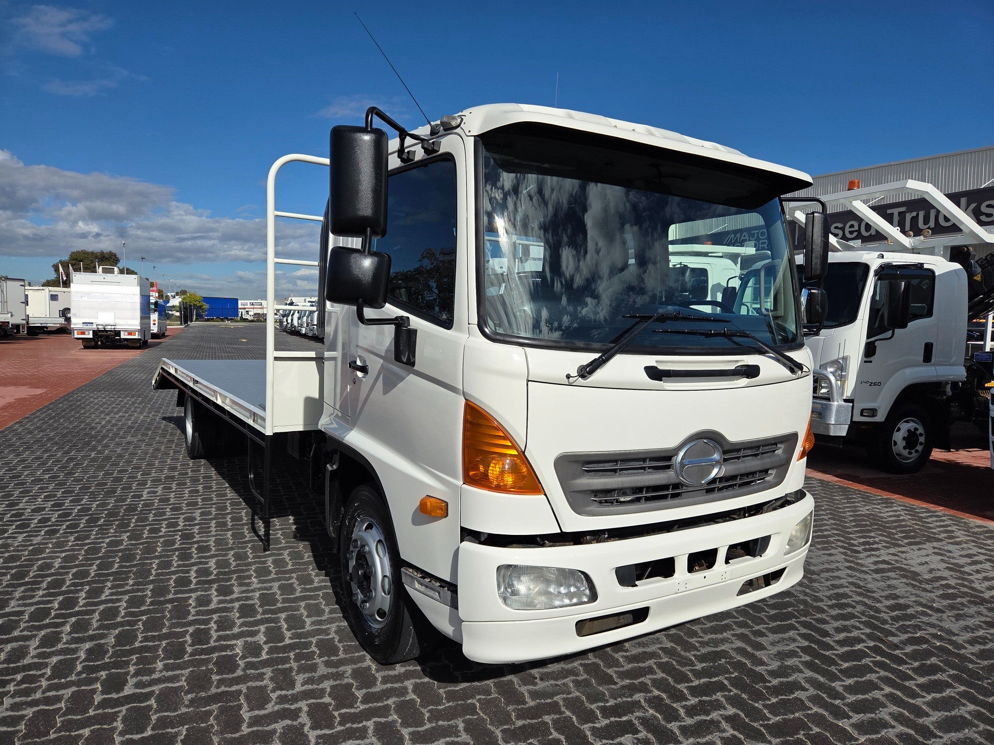 2014 HINO 500 FE7J FE1426 AIR XLWB 6 SP MANUAL C/CHAS