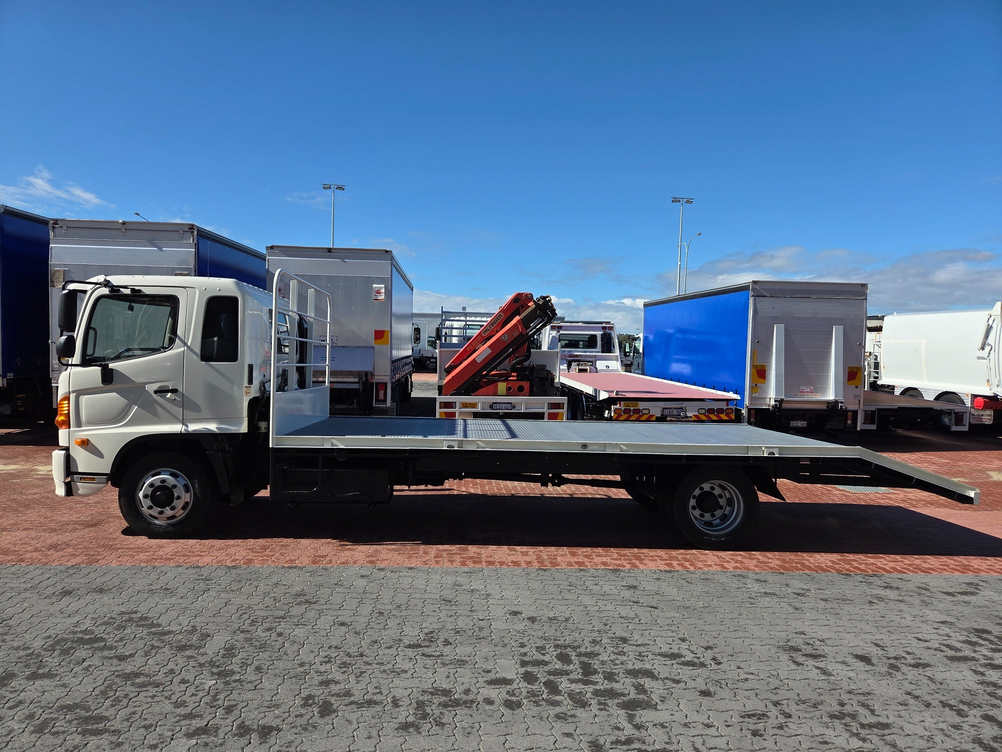 2014 HINO 500 FE7J FE1426 AIR XLWB 6 SP MANUAL C/CHAS
