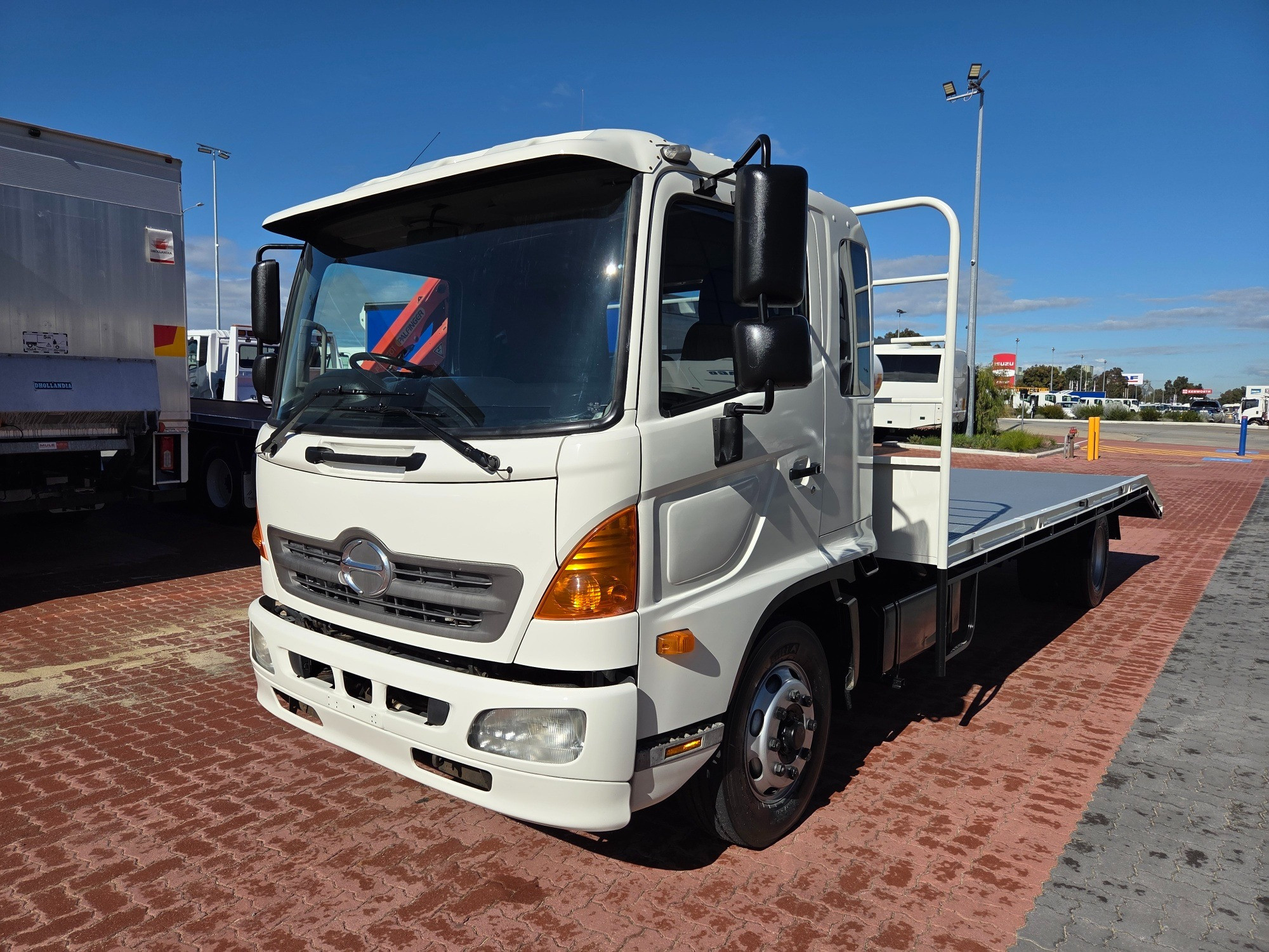 2014 HINO 500 FE7J FE1426 AIR XLWB 6 SP MANUAL C/CHAS