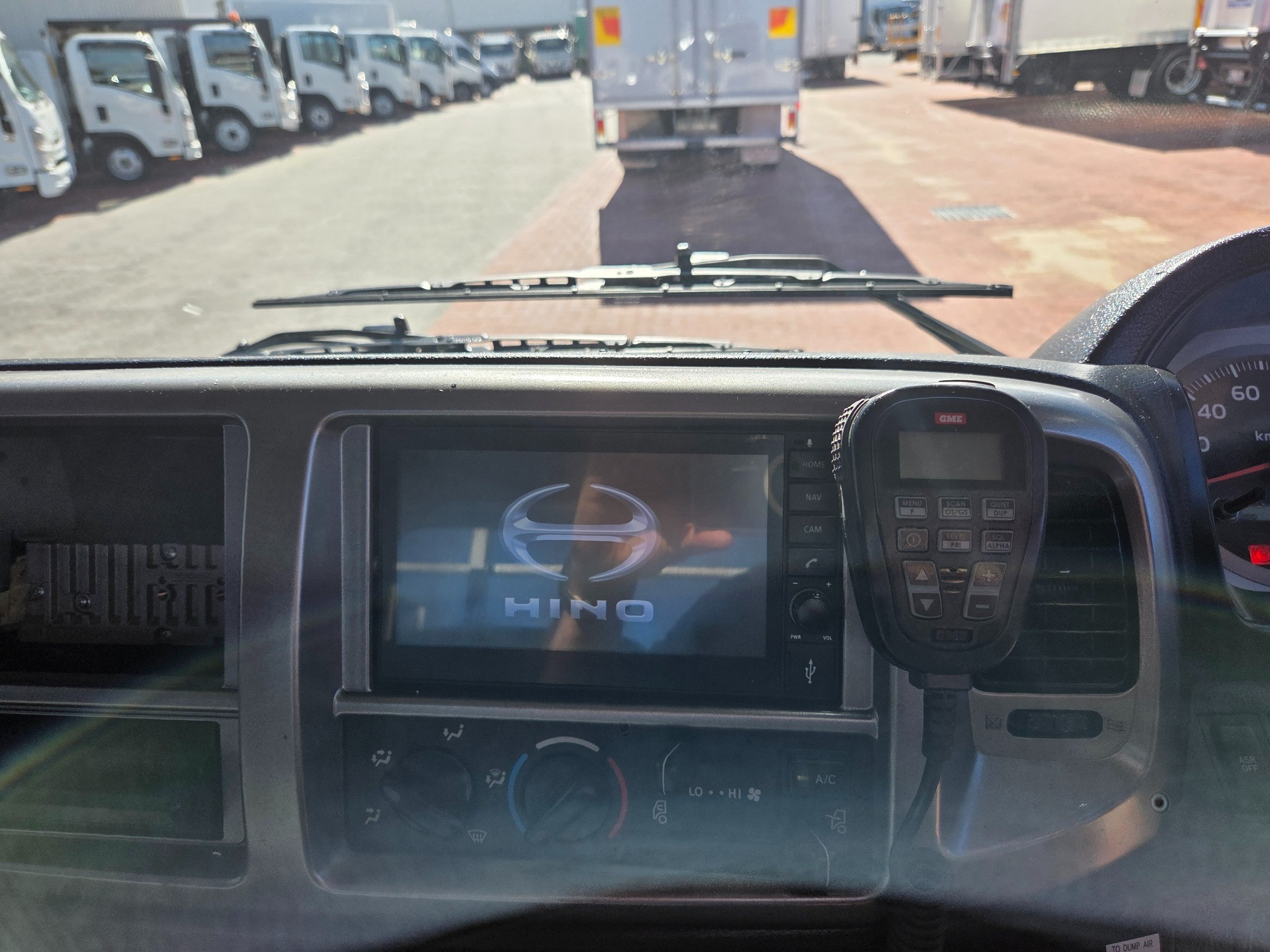 2014 HINO 500 FE7J FE1426 AIR XLWB 6 SP MANUAL C/CHAS