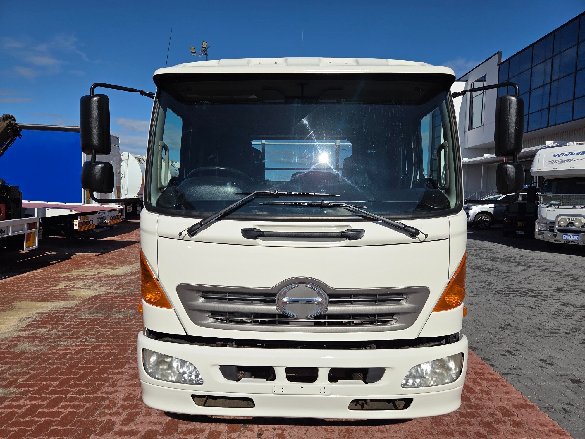 2014 HINO 500 FE7J FE1426 AIR XLWB 6 SP MANUAL C/CHAS